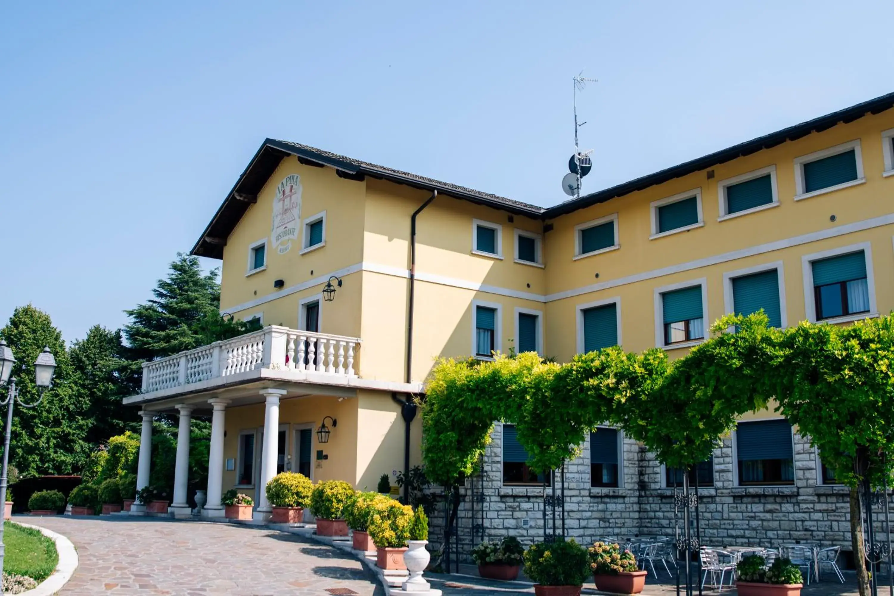 Facade/entrance, Property Building in La Pina