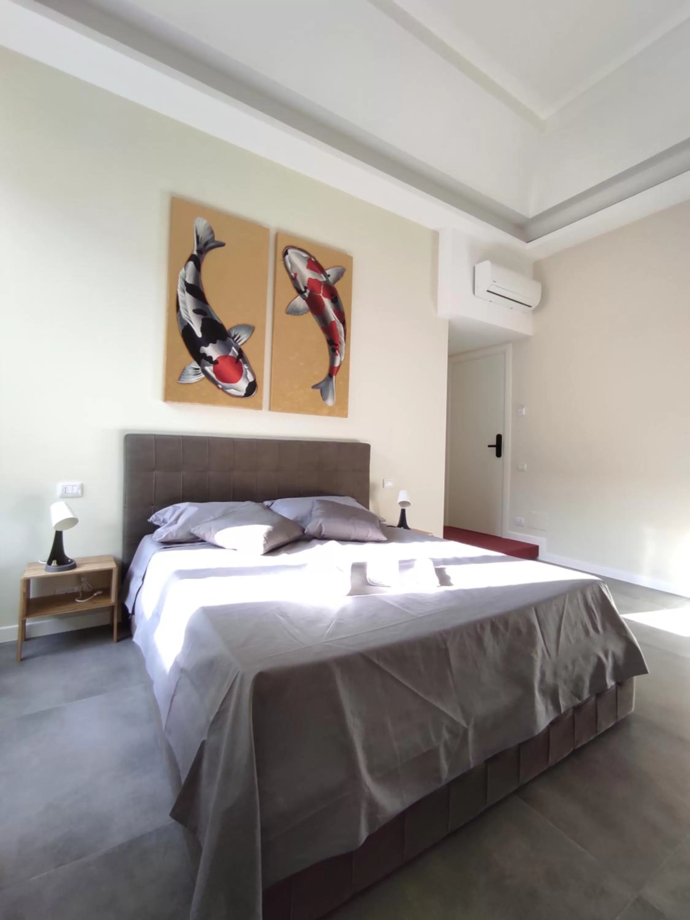 Photo of the whole room, Bed in A I R NaCasaBella Napoli