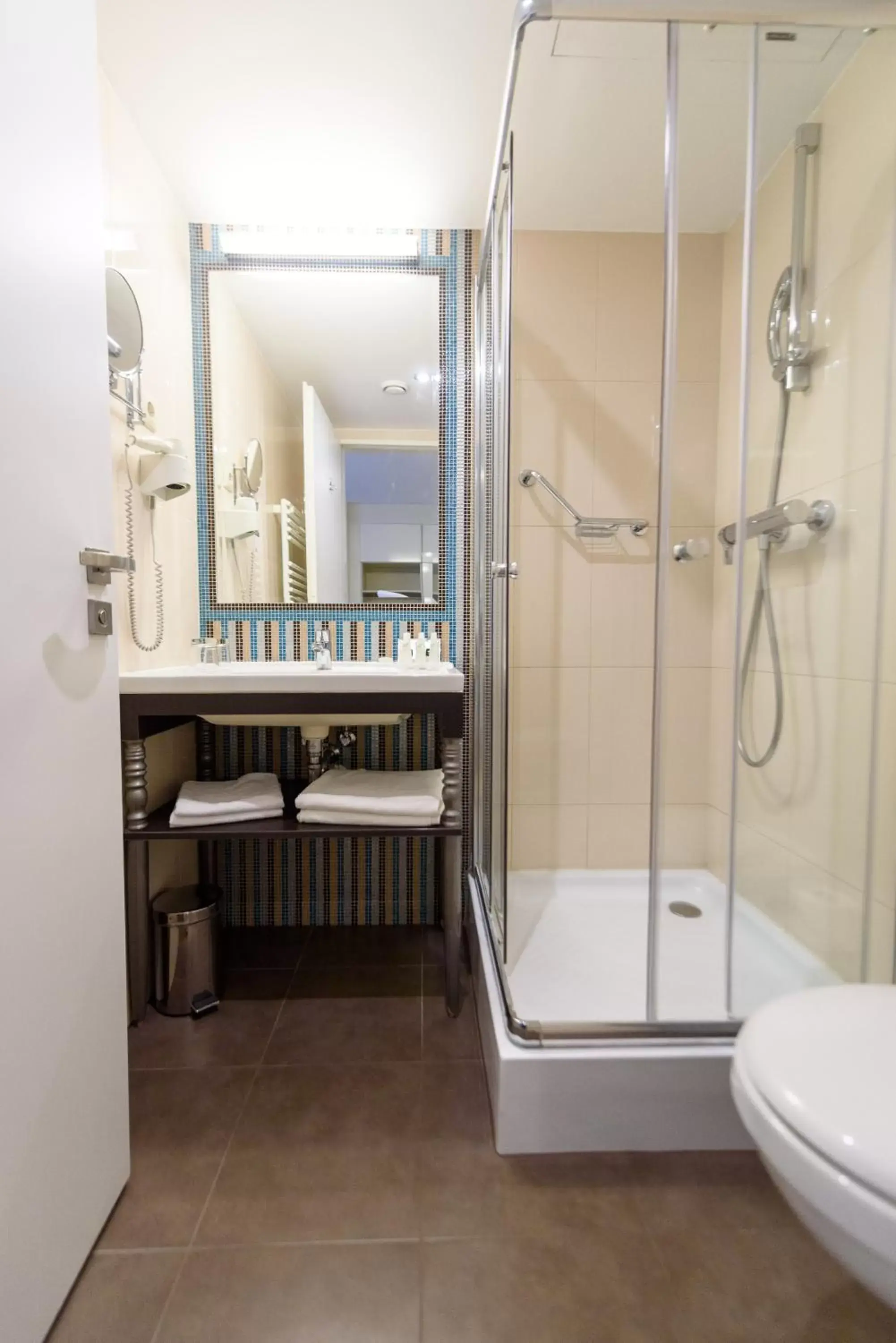 Shower, Bathroom in La Prima Fashion Hotel Budapest