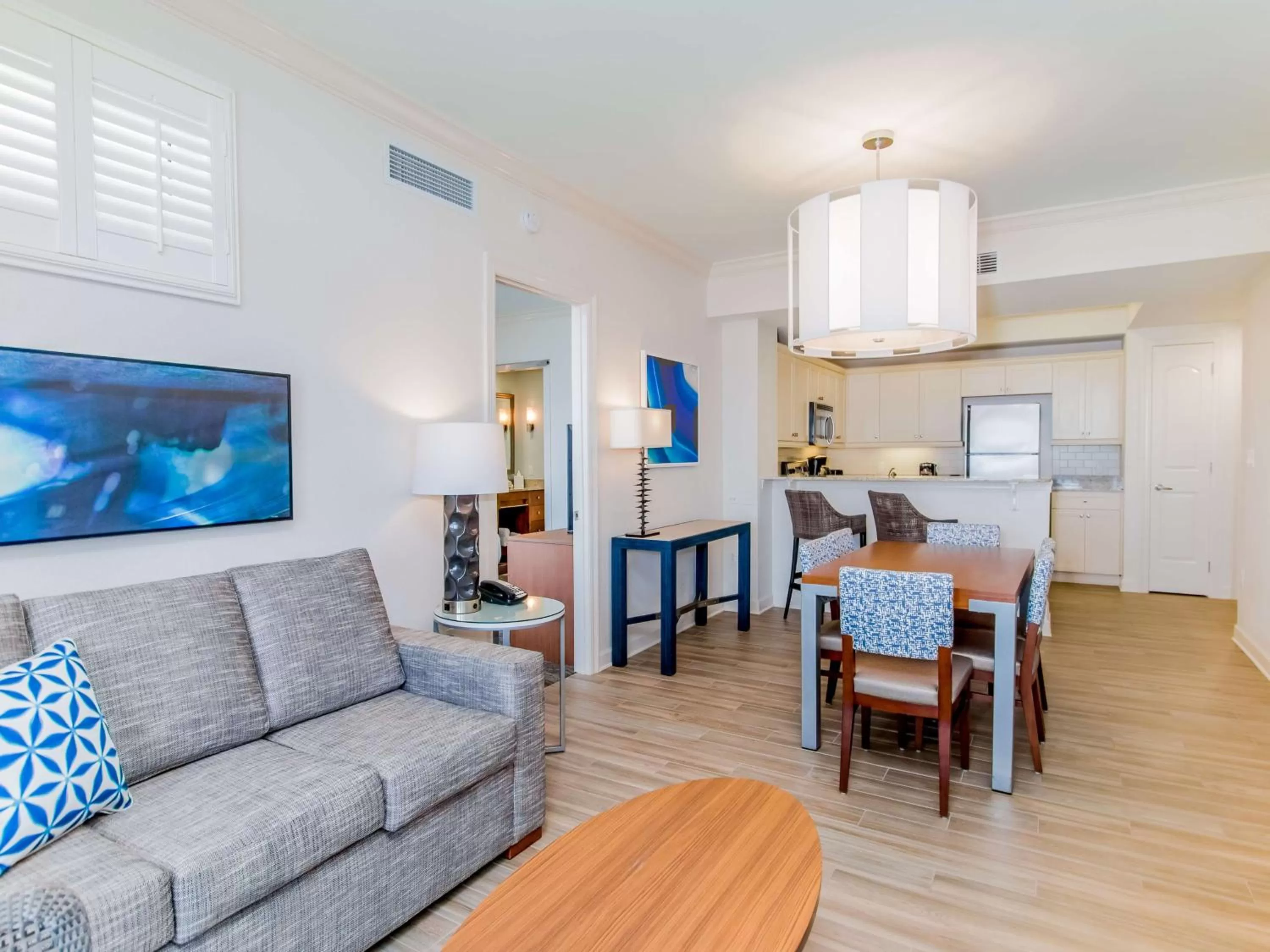 Living room in Hilton Pensacola Beach