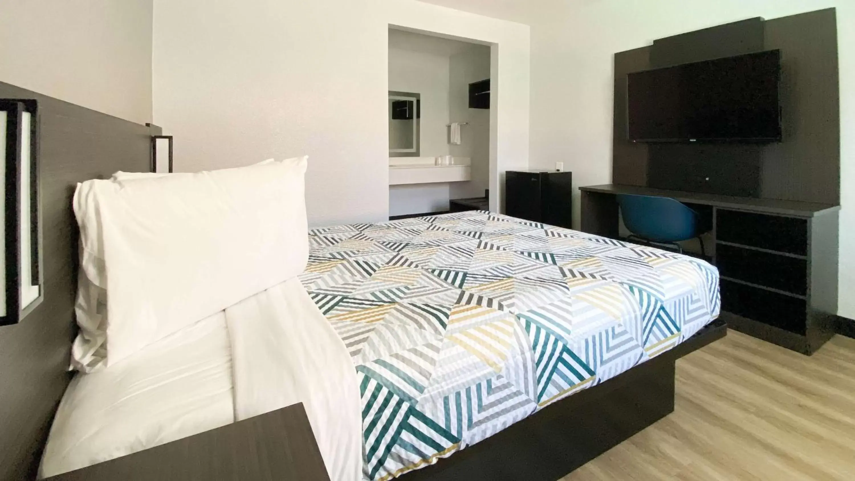 Bedroom, Bed in Motel 6-Costa Mesa, CA