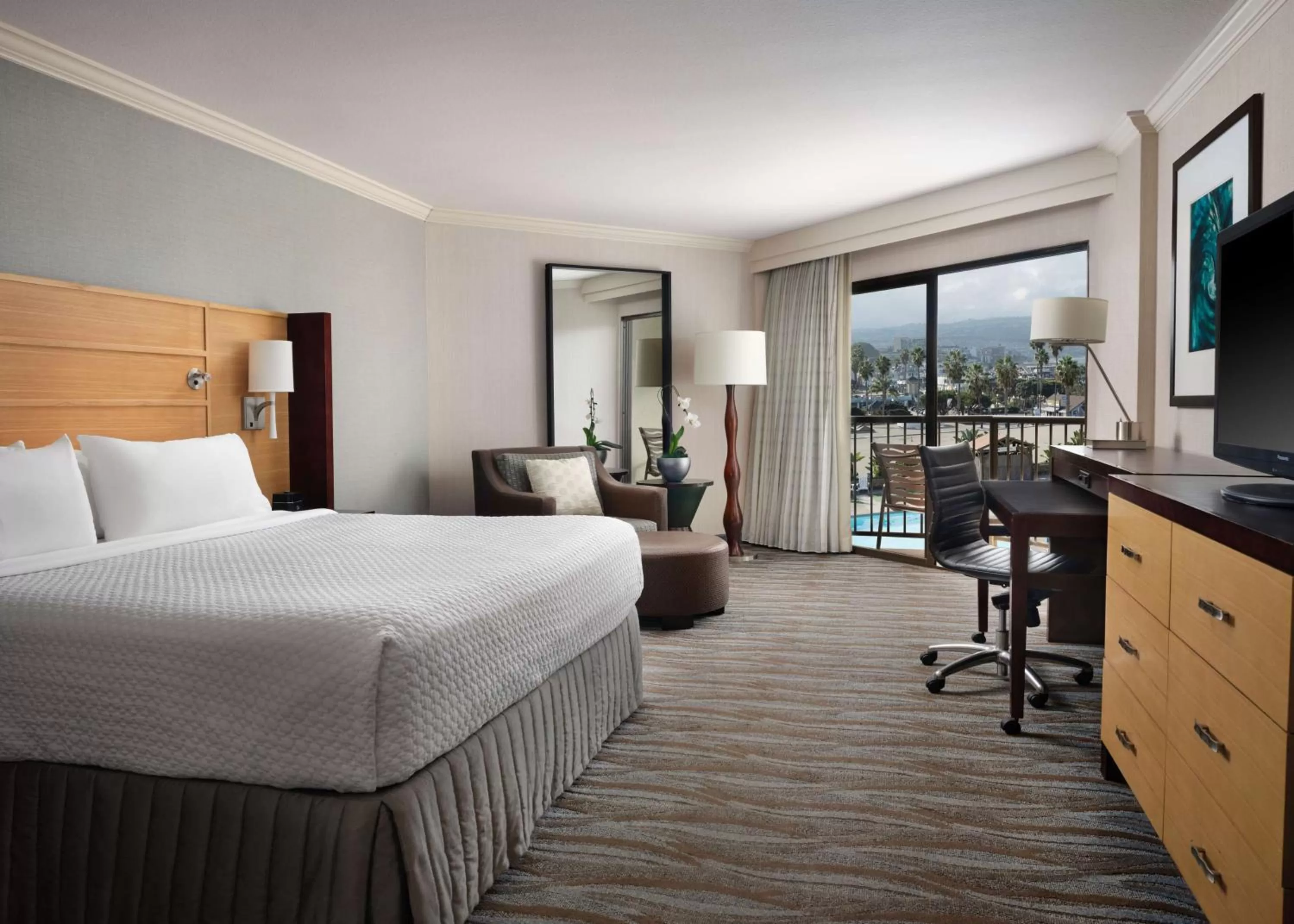 Bedroom, Bed in Sonesta Redondo Beach and Marina