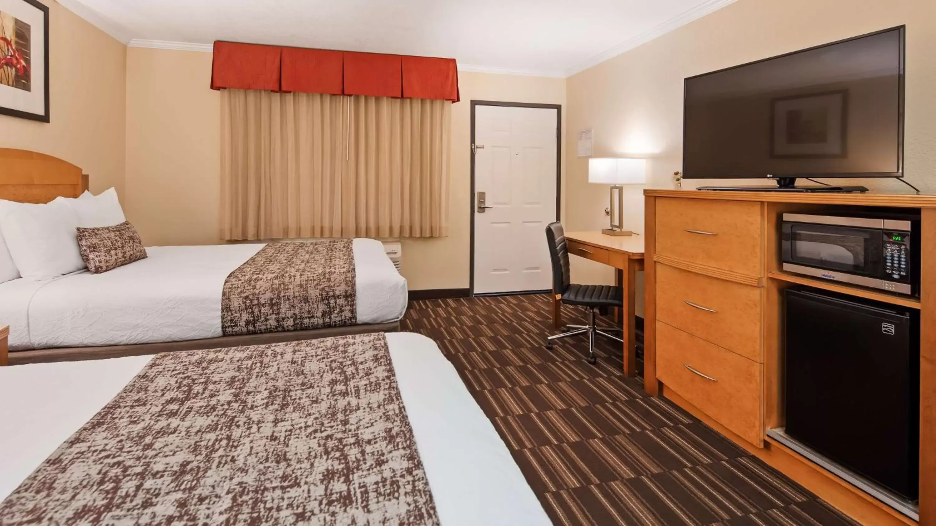Photo of the whole room, Bed in Best Western Plus Ontario Airport & Convention Center