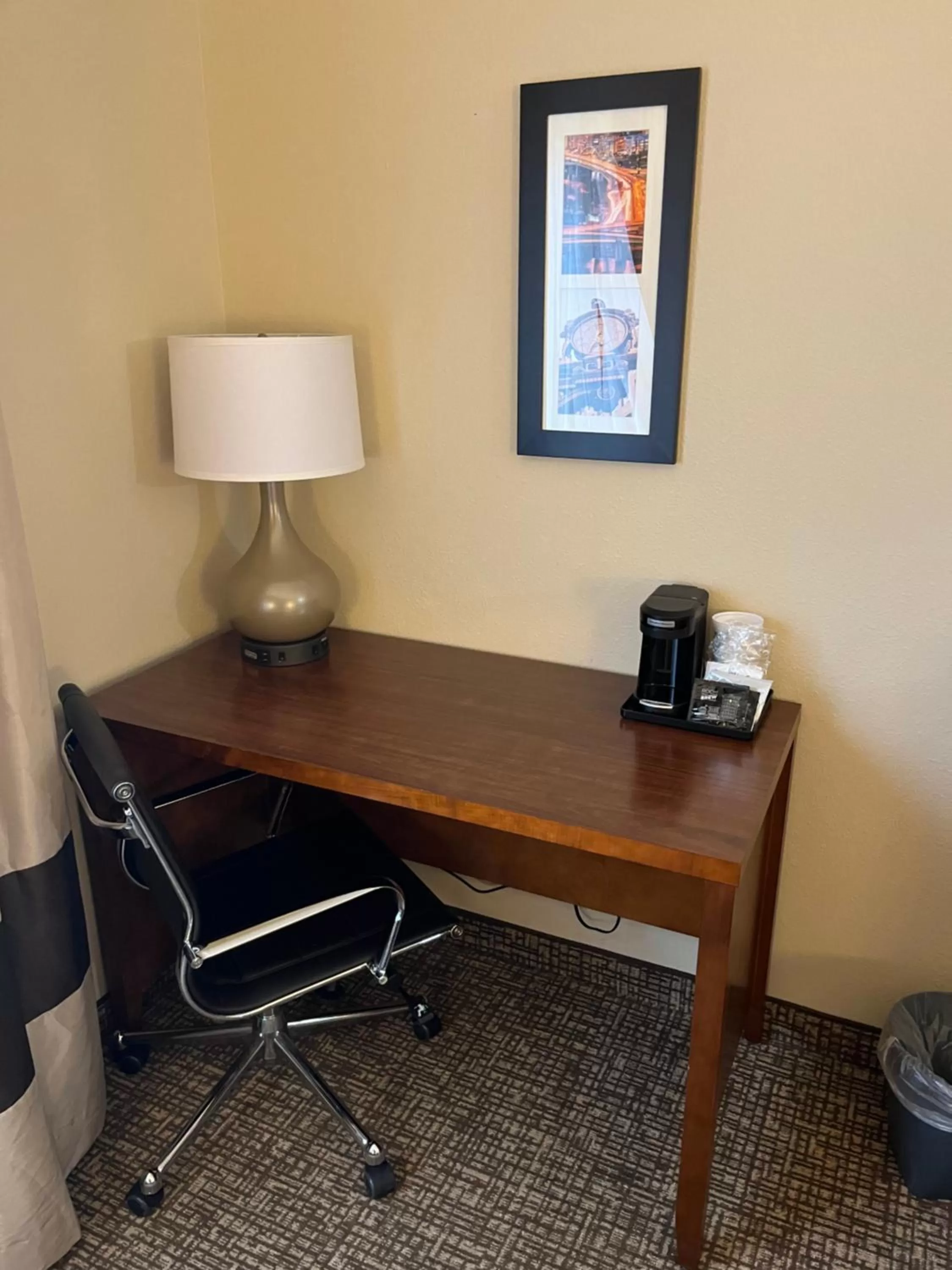 hair dresser in Wingate by Wyndham Pittsburgh West Mifflin