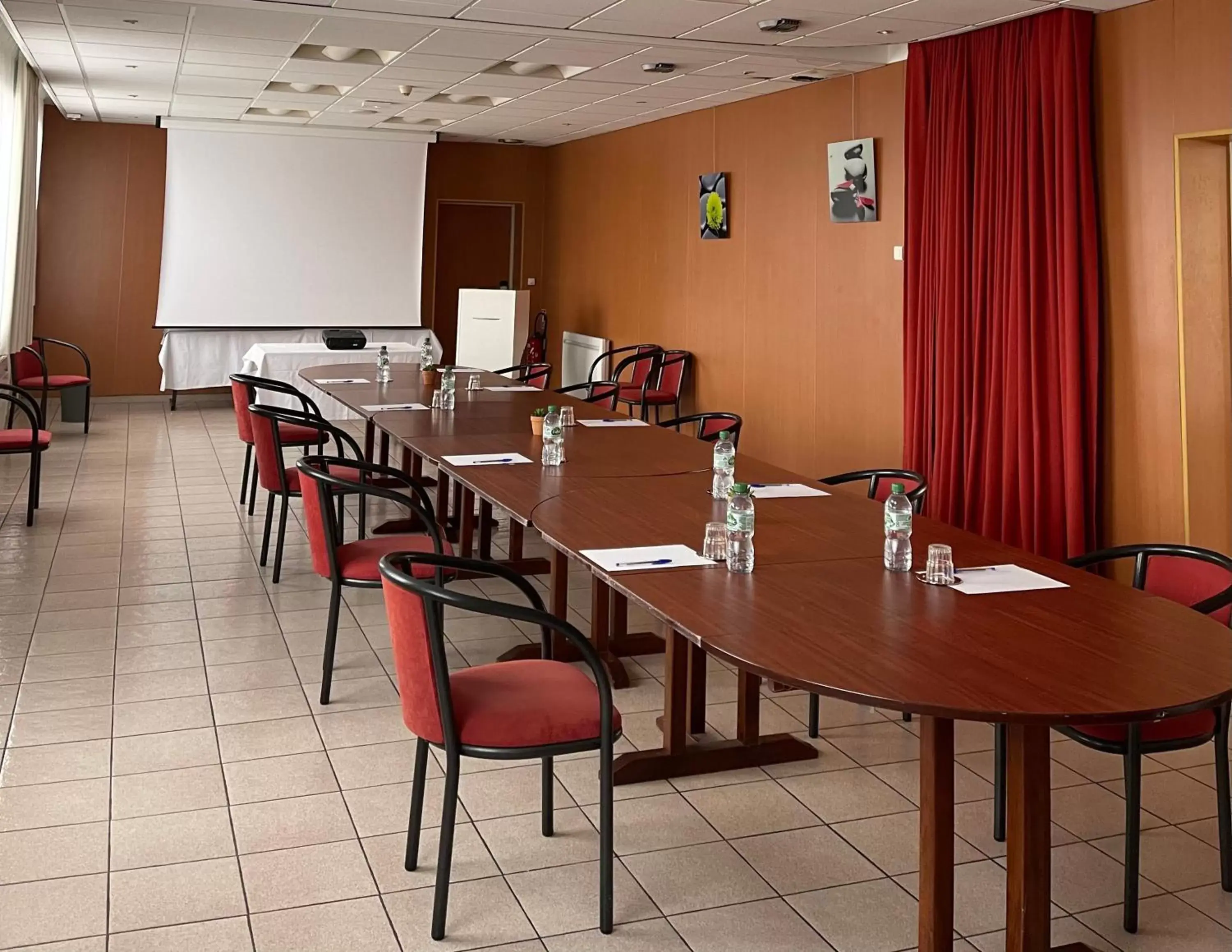 Meeting/conference room in Cit Hotel LA PYRAMIDE