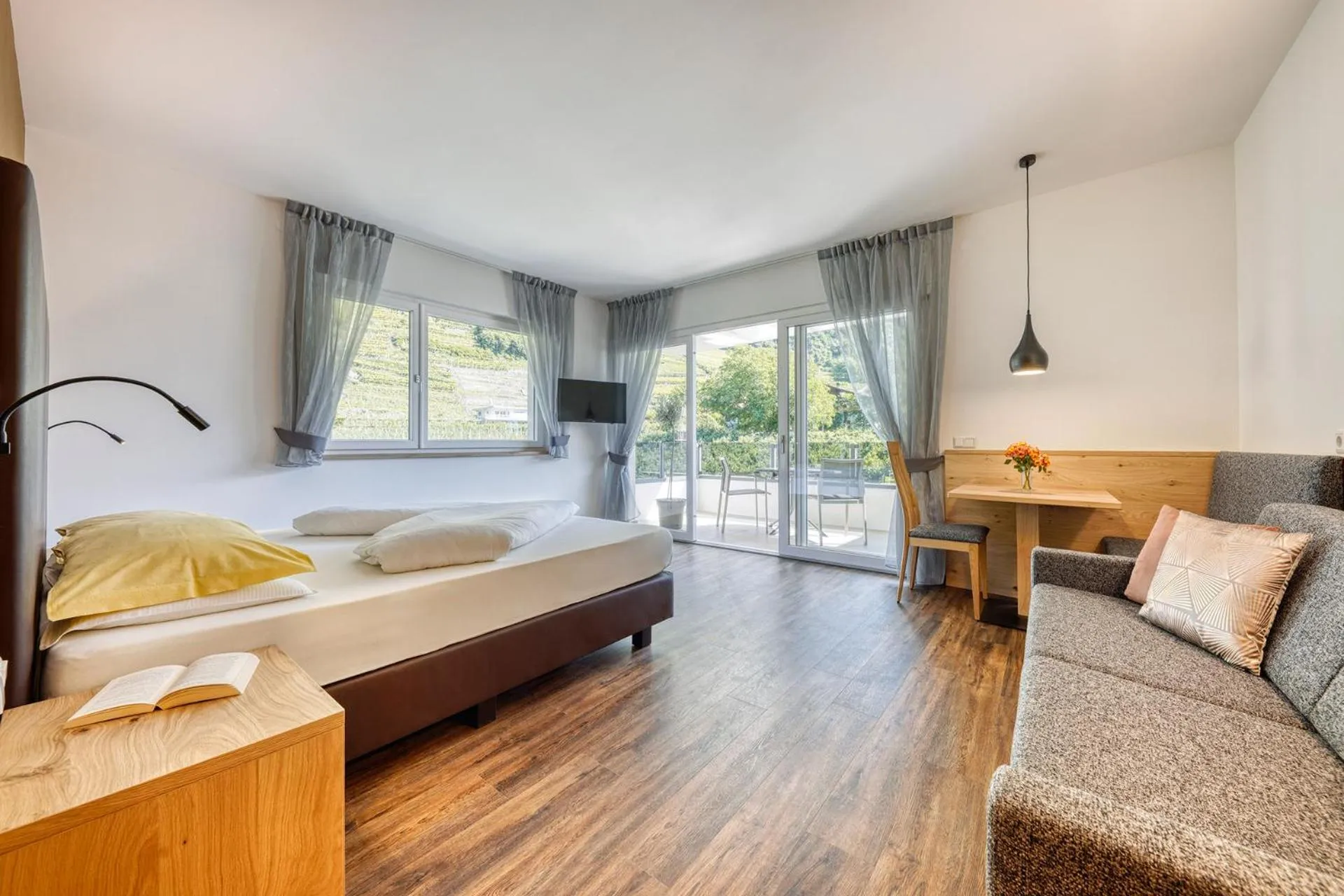 Bed in Das Mitterplarser Hotel