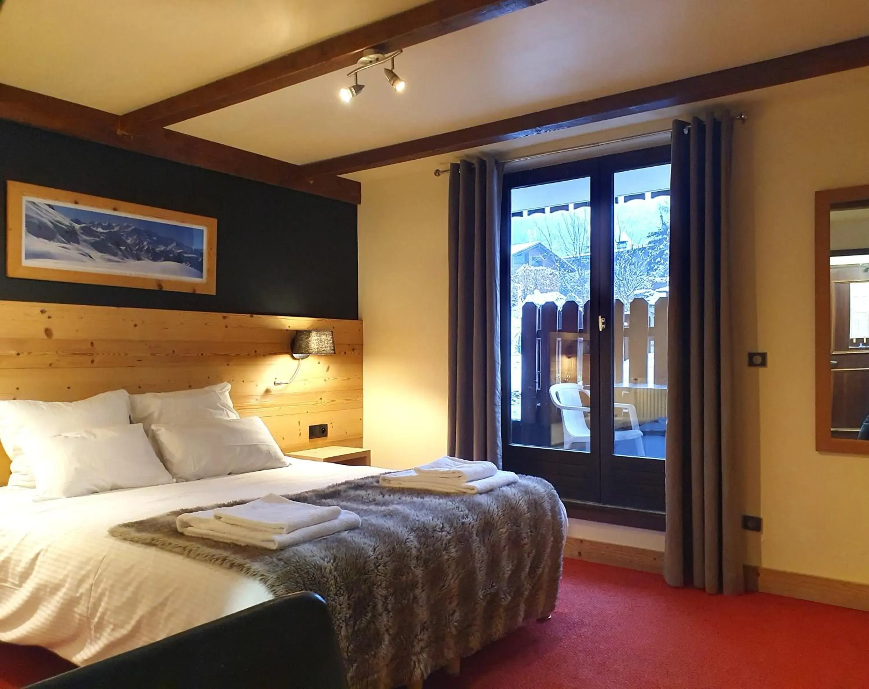 Bedroom, Bed in Chalet Hôtel du Bois