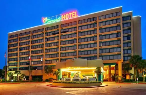 Facade/entrance in MCM Eleganté Hotel & Conference Center Facade/entrance in MCM Eleganté Hotel & Conference Center