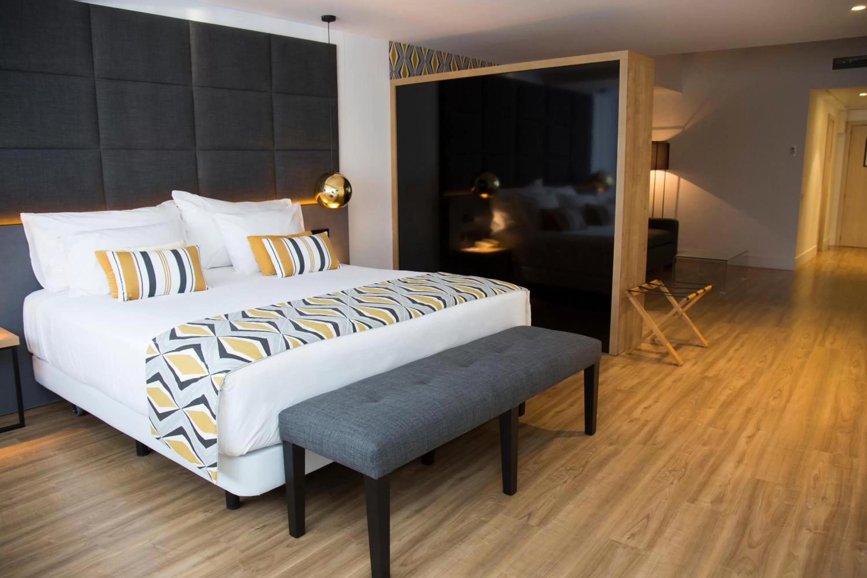 Bedroom, Bed in Hotel Tres Reyes Pamplona