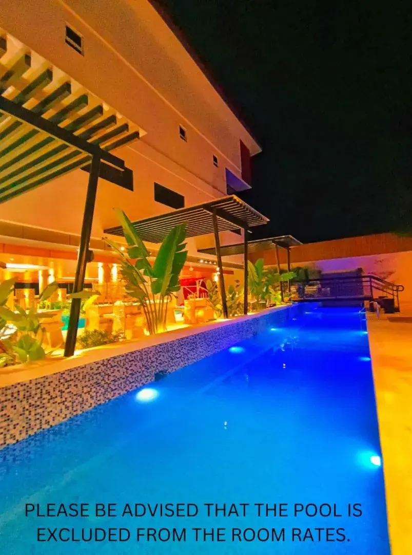 Swimming Pool in Hotel Carmelita
