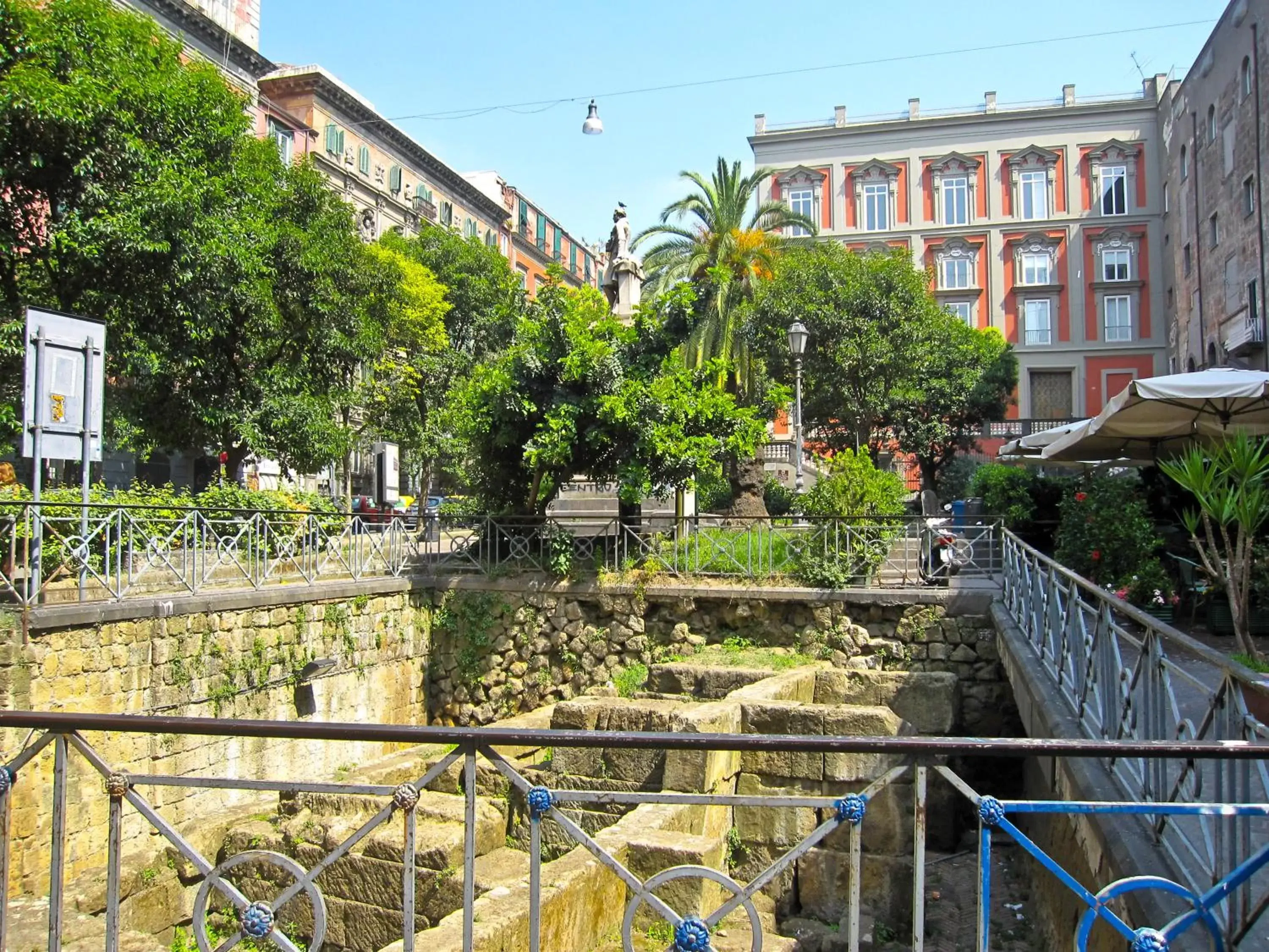 Nearby landmark, Balcony/Terrace in Bed Napoli