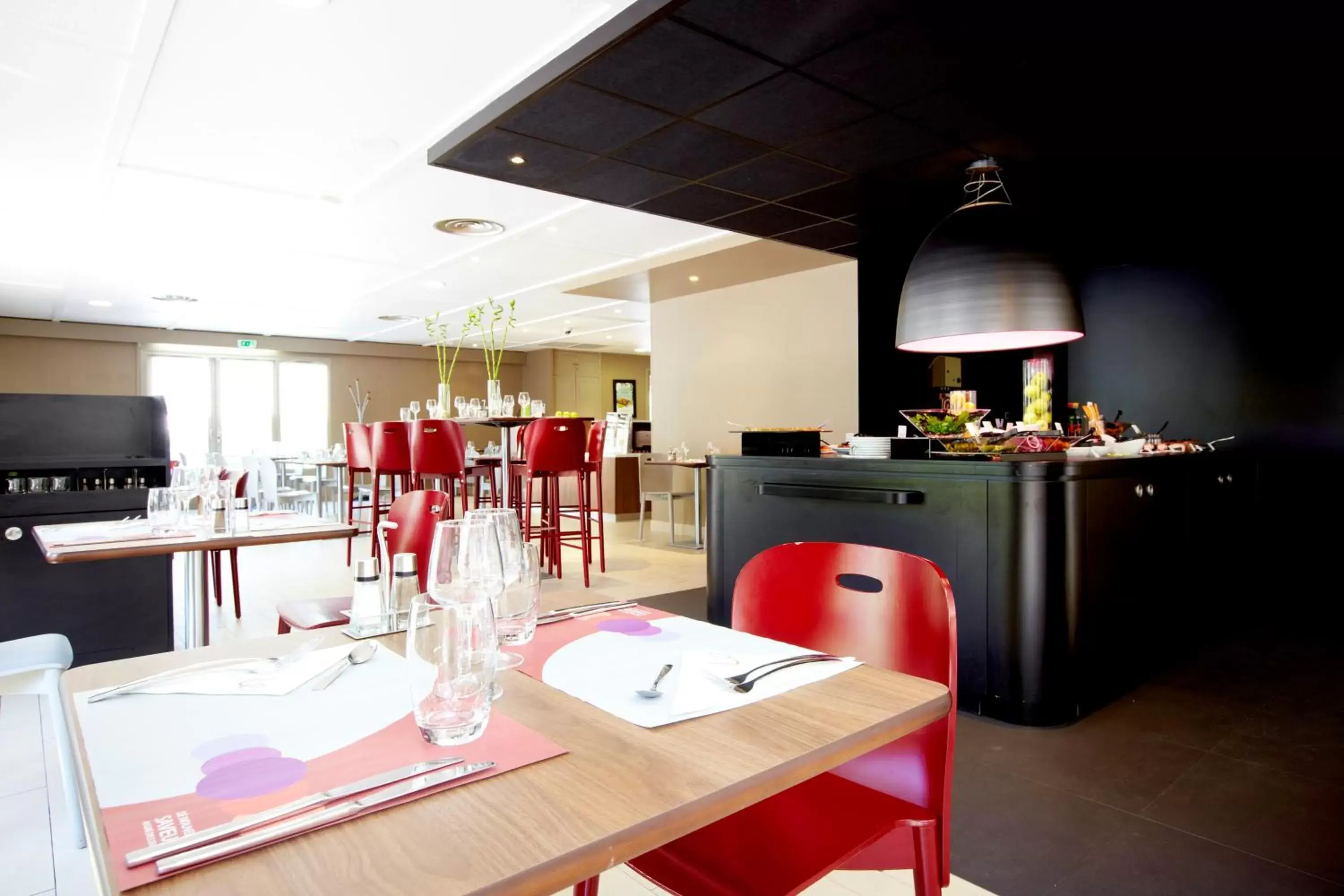 Restaurant/Places to Eat in Kyriad Direct Marseille Est La Valentine