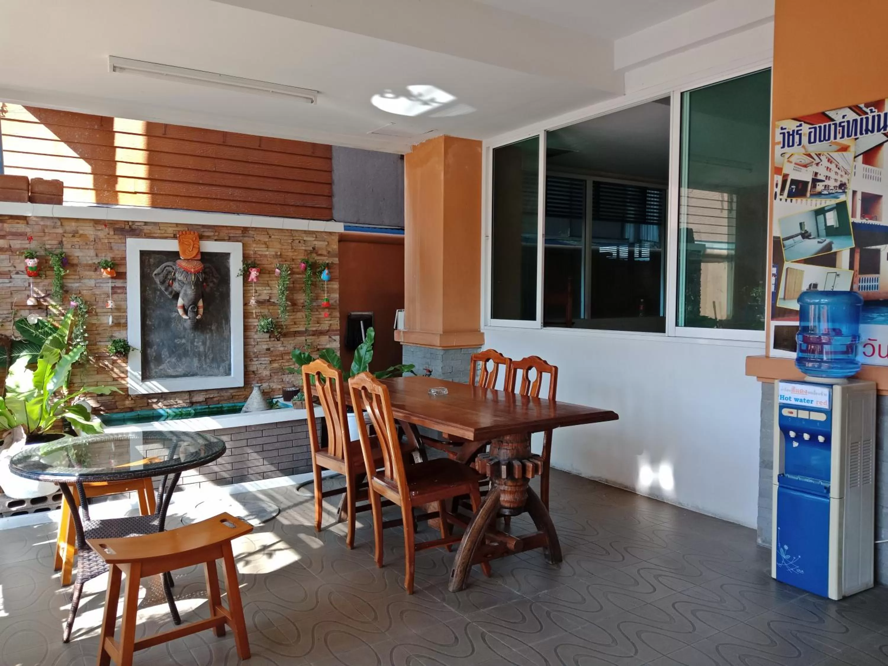 Restaurant/Places to Eat in Baanpak Sam Anong