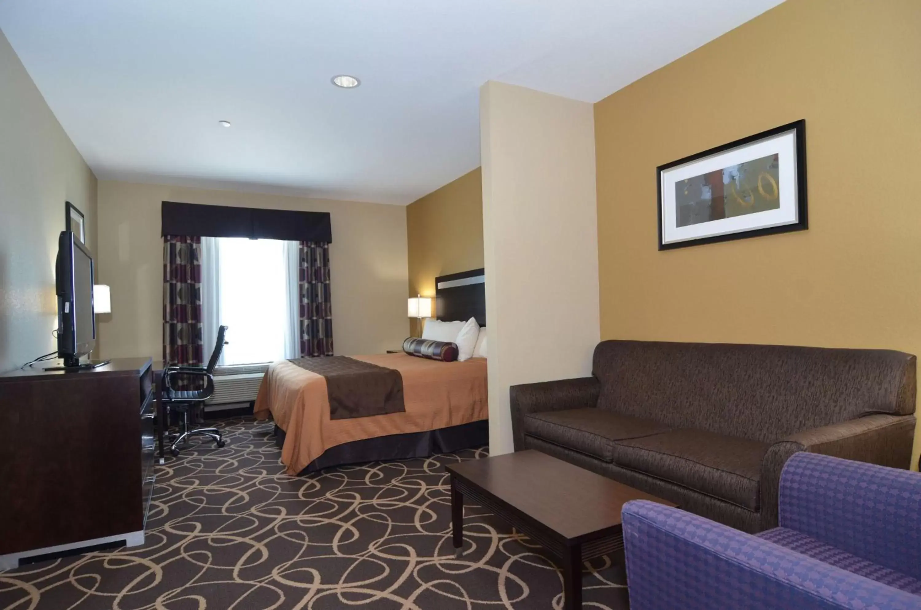 Photo of the whole room, Seating Area in Best Western Plus Kenedy Inn