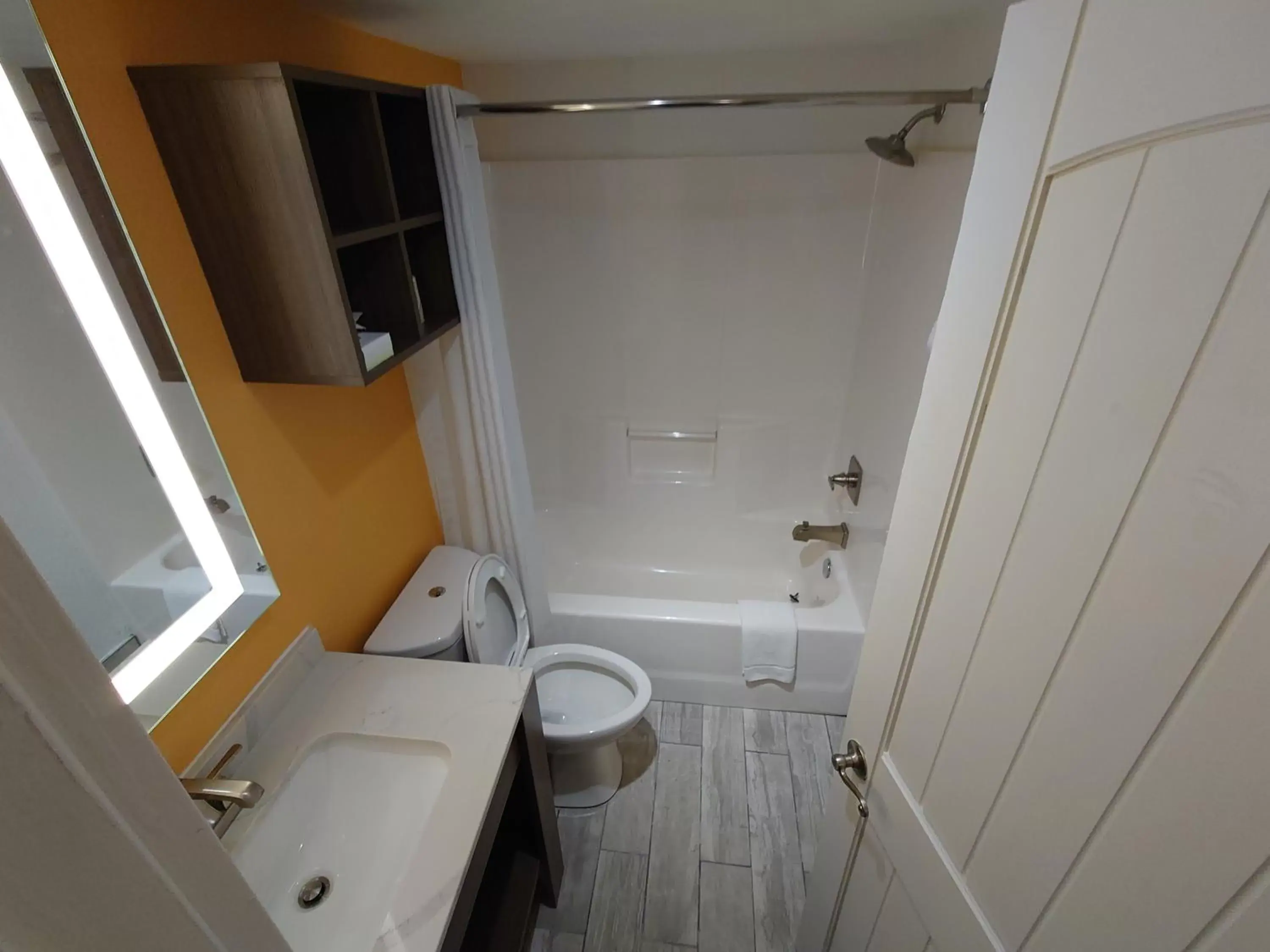 Shower, Bathroom in Reagan Resorts Inn