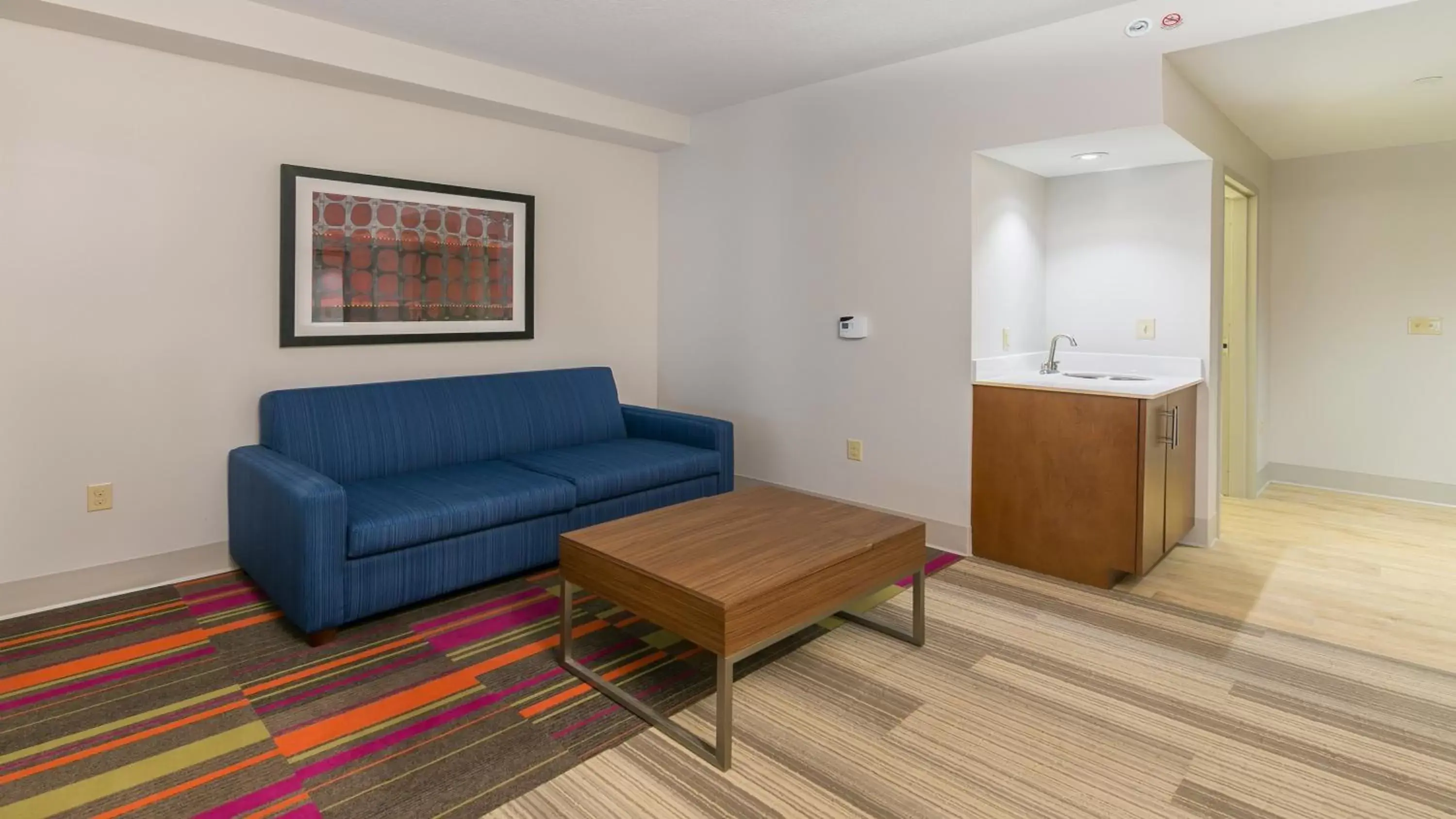 Photo of the whole room, Seating Area in Holiday Inn Express Gatlinburg Downtown, an IHG Hotel