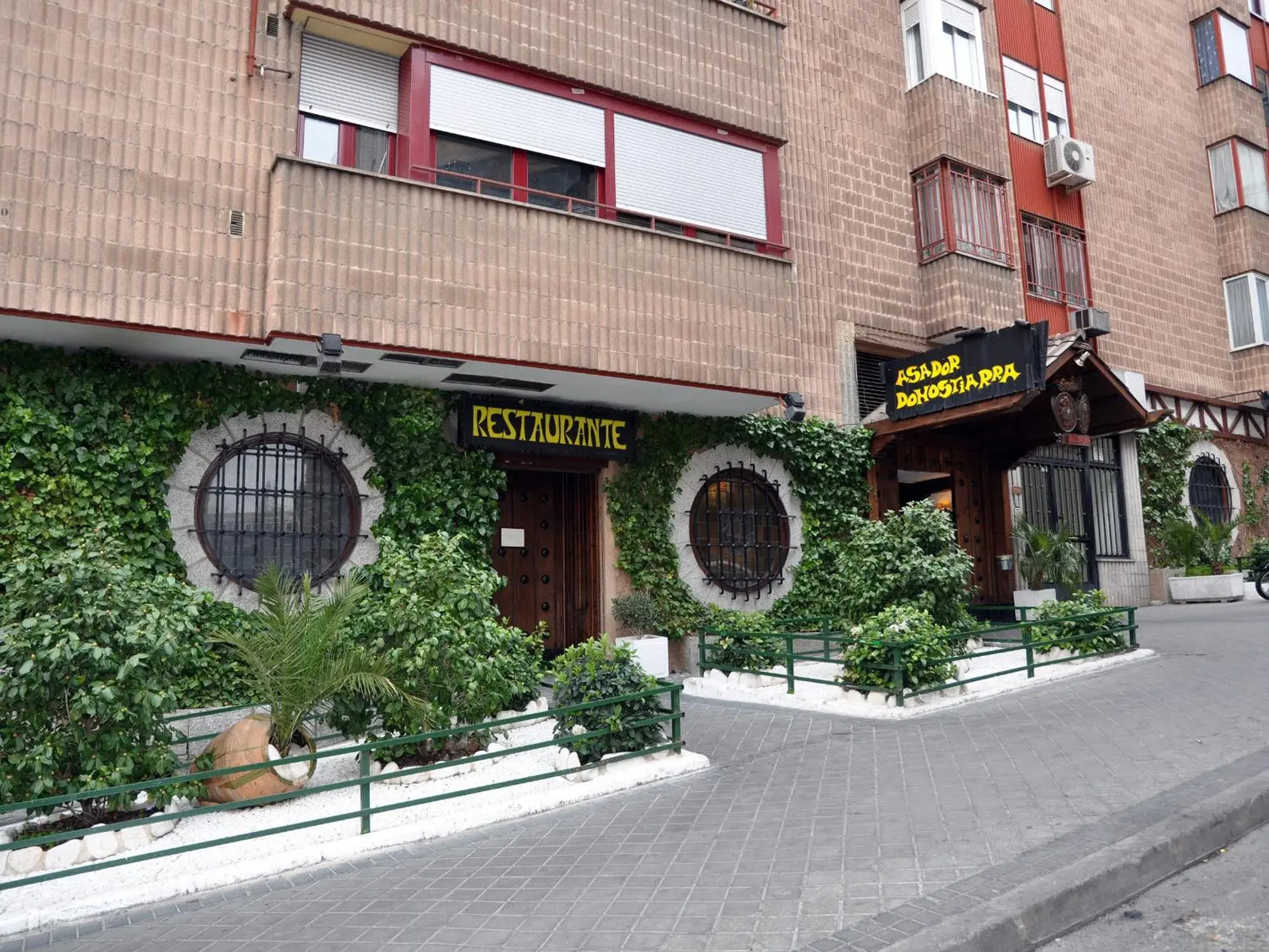 Restaurant/places to eat, Facade/Entrance in Erase un Hotel