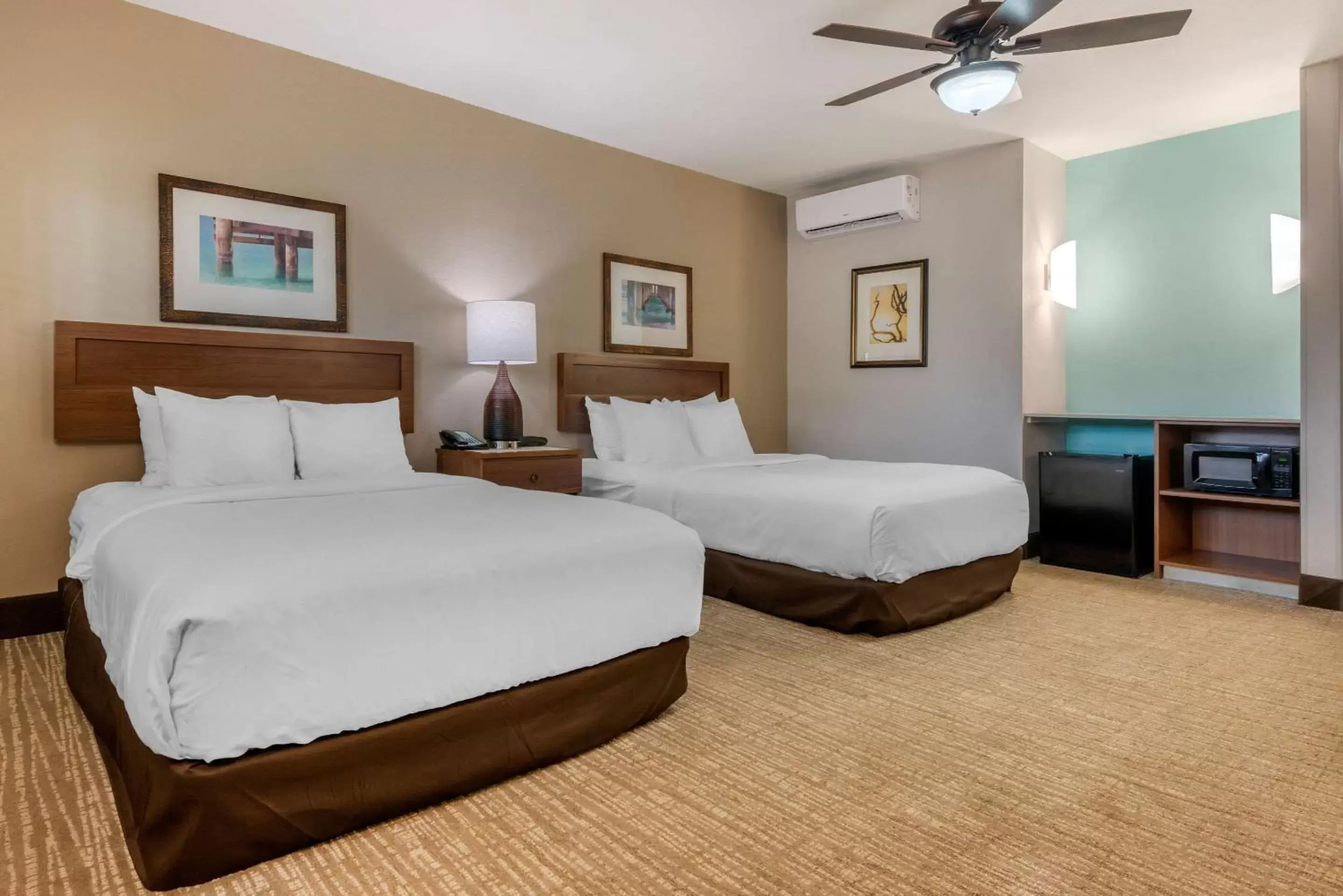 Photo of the whole room, Bed in Seafarer Inn & Suites, Ascend Hotel Collection