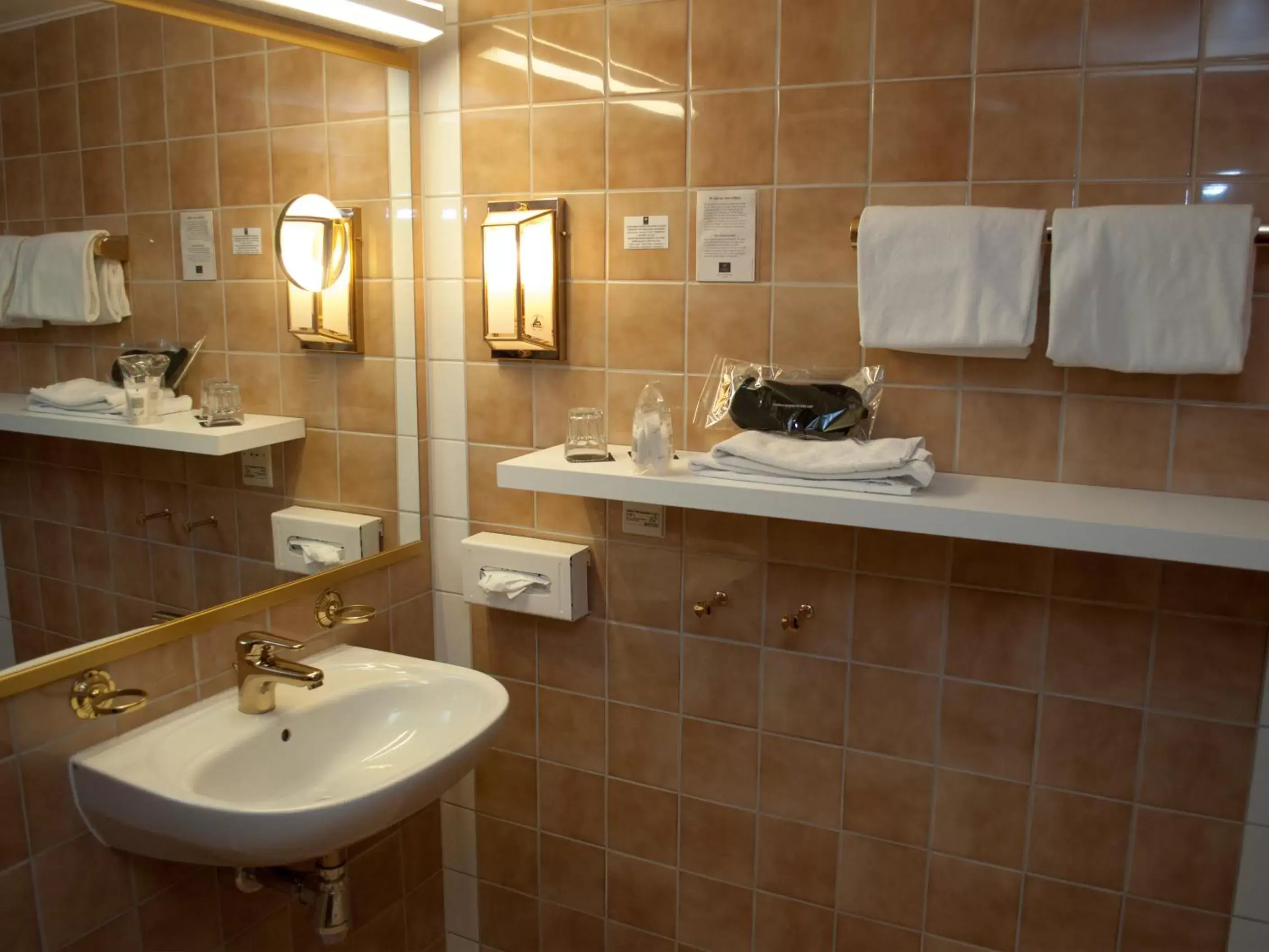 Bathroom in First Hotel Olofström