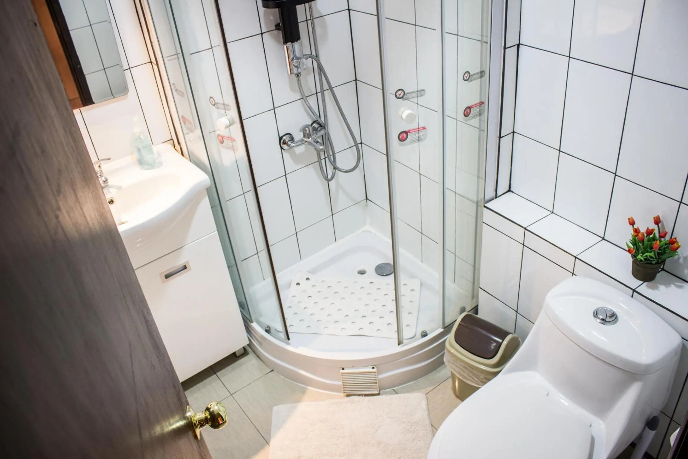 Shower in Hostal Providencia