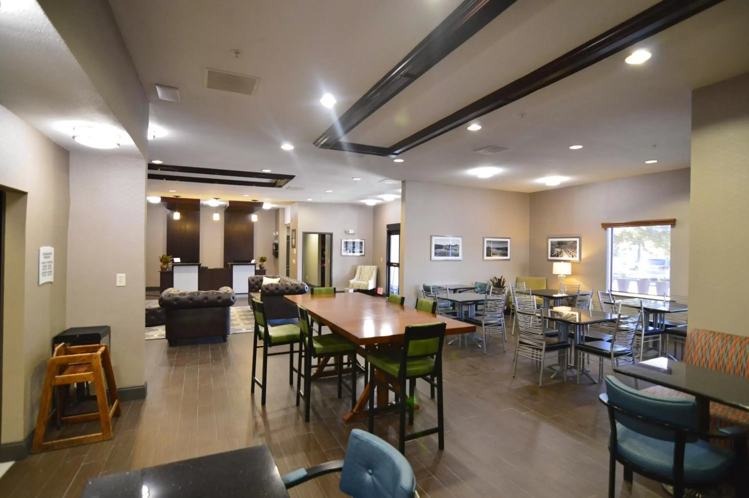 Restaurant/Places to Eat in Best Western Plus Lee's Summit Hotel & Suites