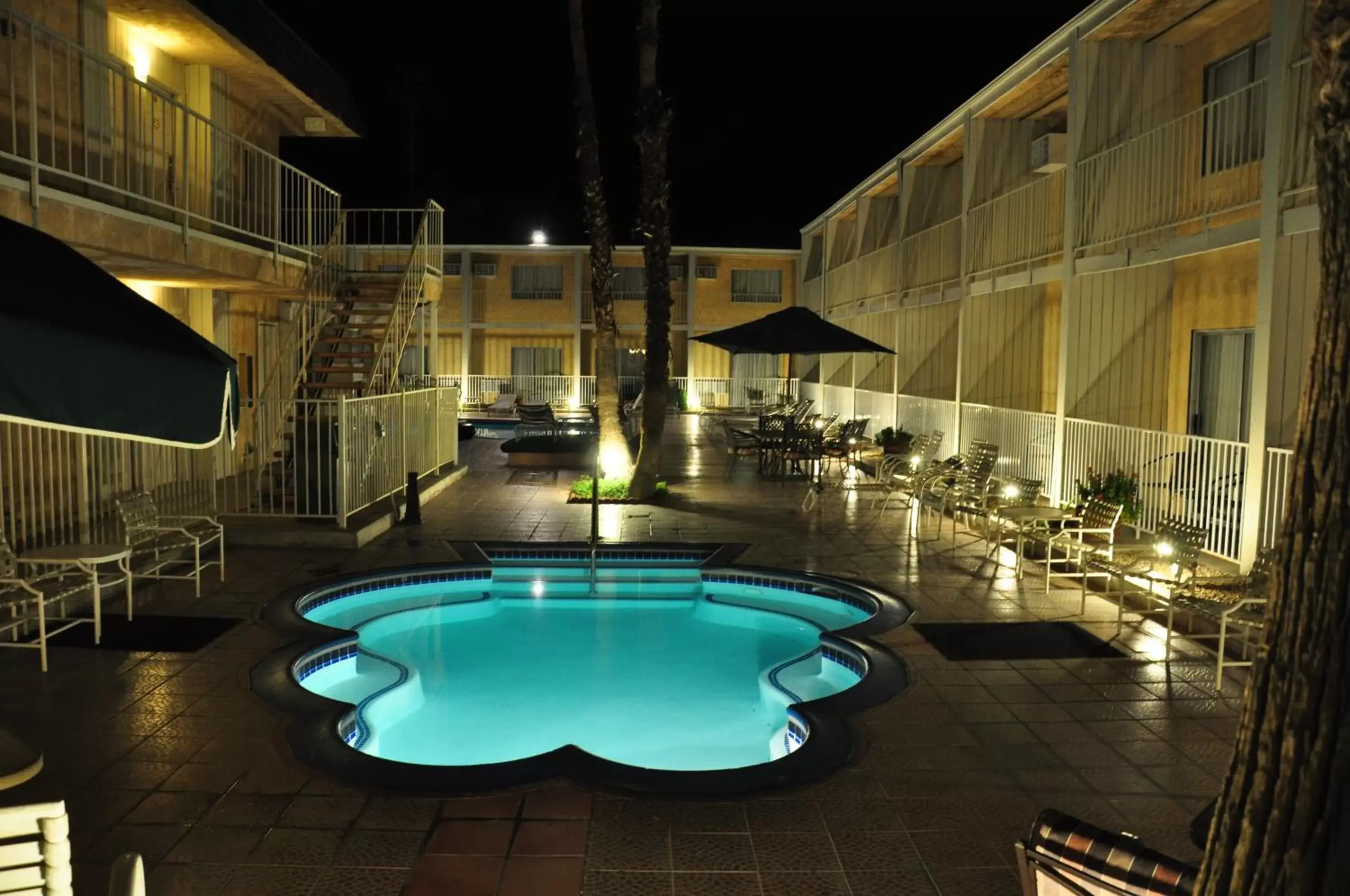 Swimming Pool in Delos Reyes Palm Springs