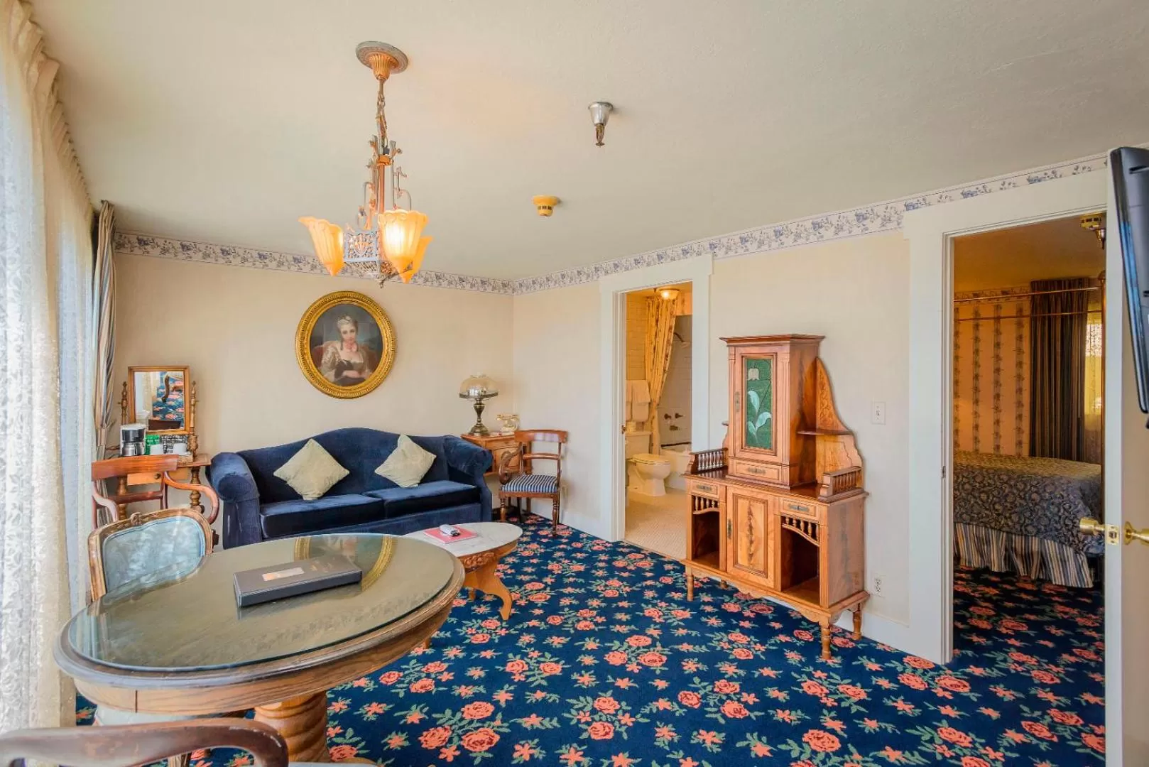 Bed in Mendocino Hotel & Garden