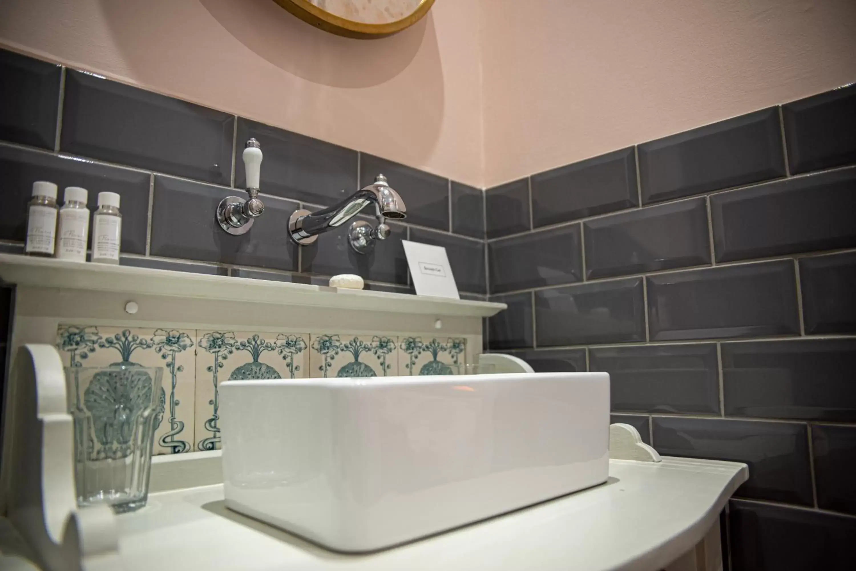 Bathroom in The Oak House Hotel