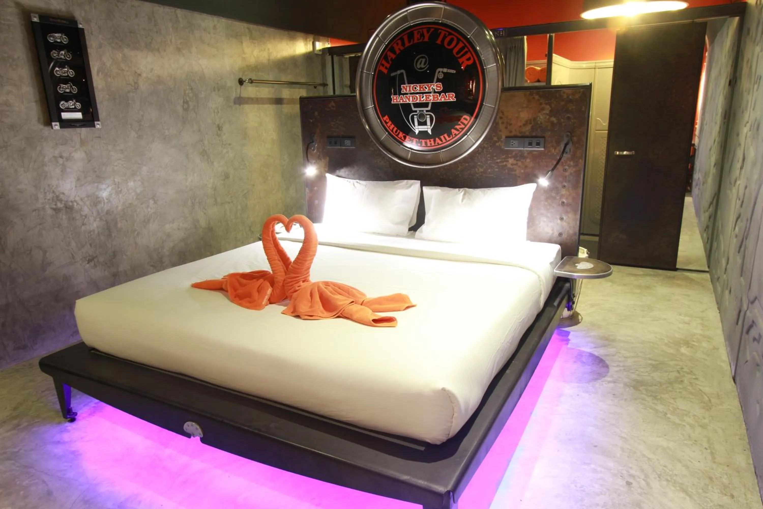 Bedroom, Bed in Nicky's Handlebar