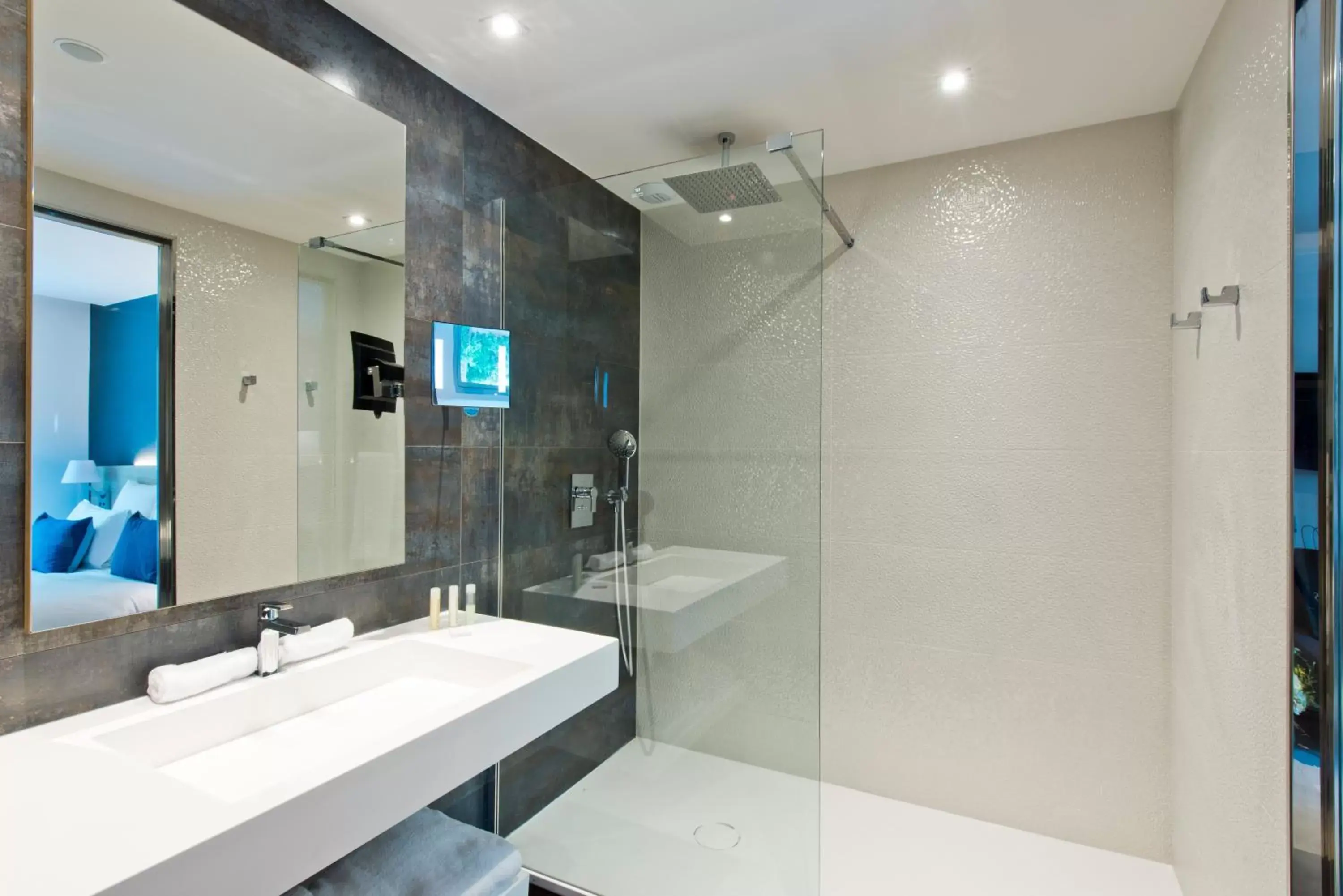 Shower, Bathroom in Golden Tulip Sophia Antipolis - Hotel & Spa