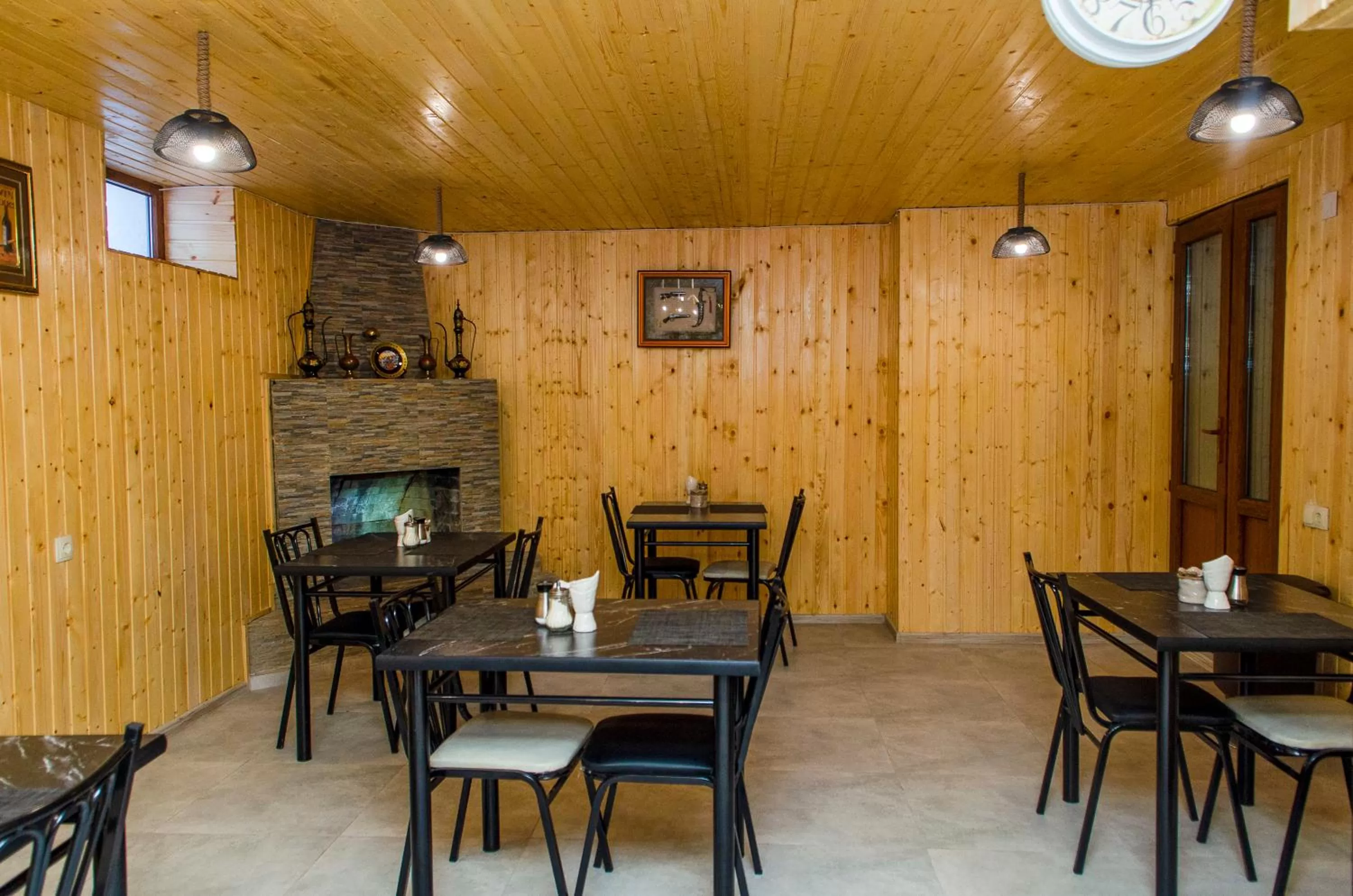 Communal lounge/ TV room in Hotel S.R