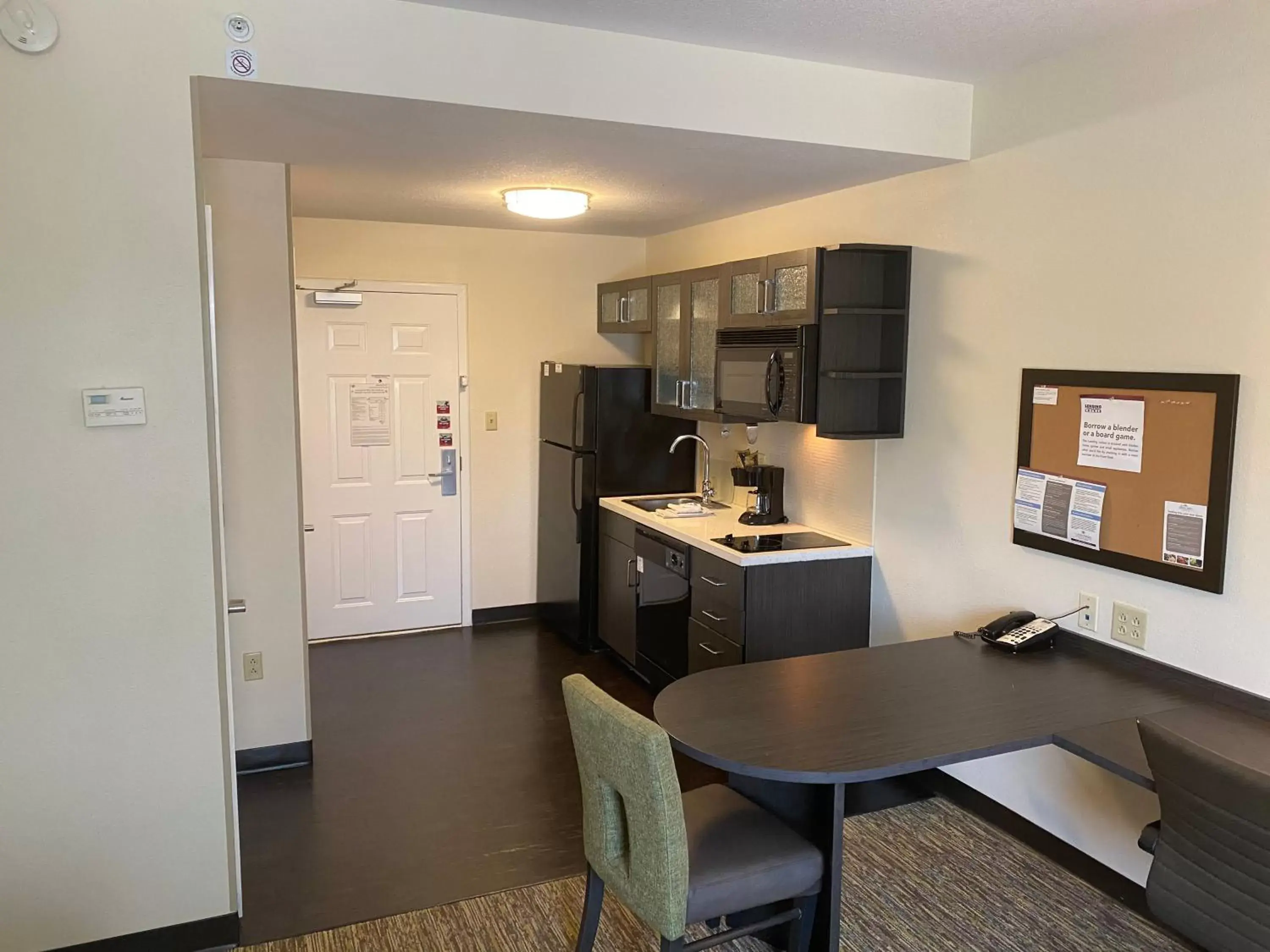 Kitchen/Kitchenette in Candlewood Suites Hattiesburg, an IHG Hotel