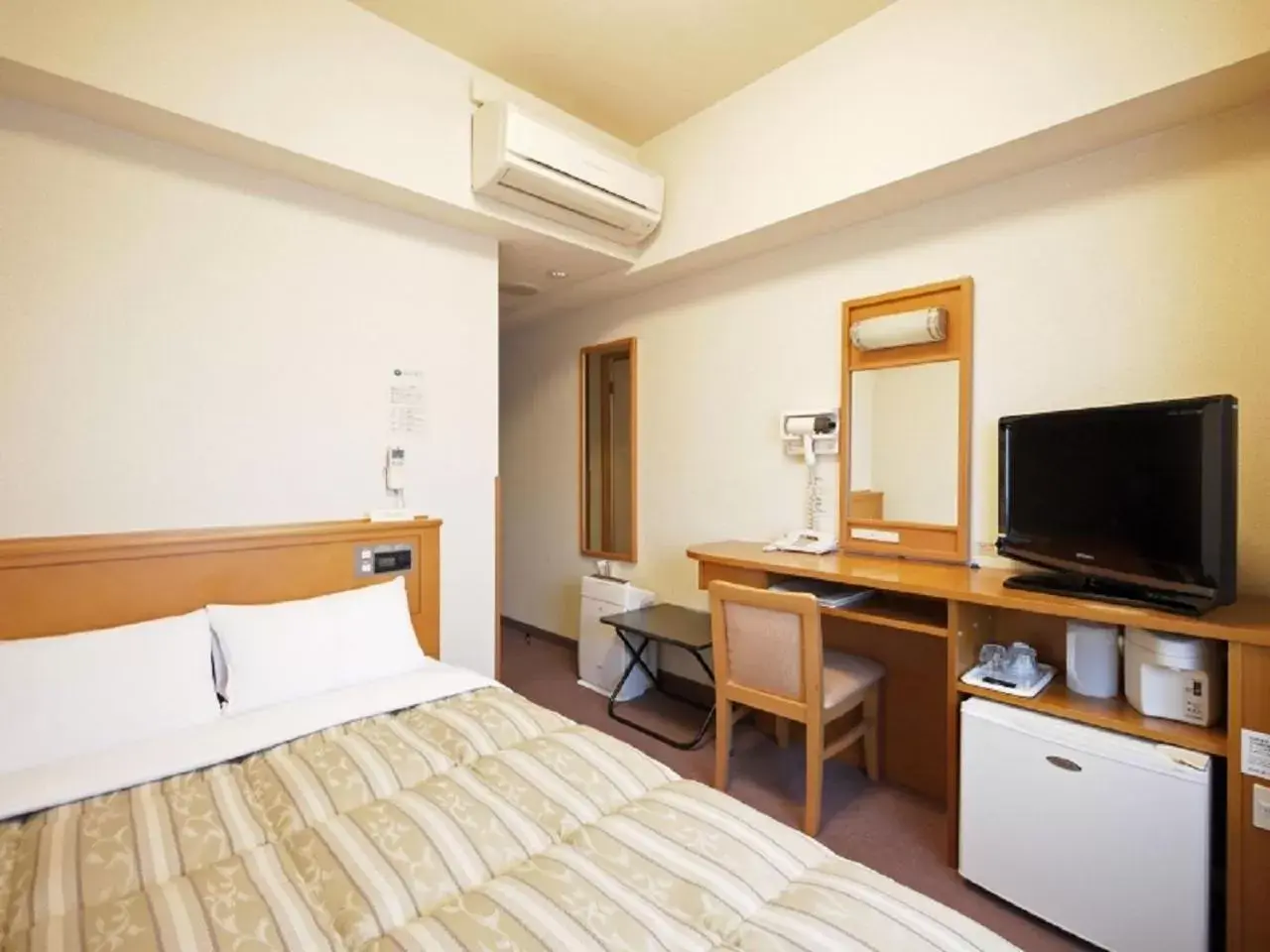 Photo of the whole room, Bed in Hotel Route-Inn Nagaoka Inter