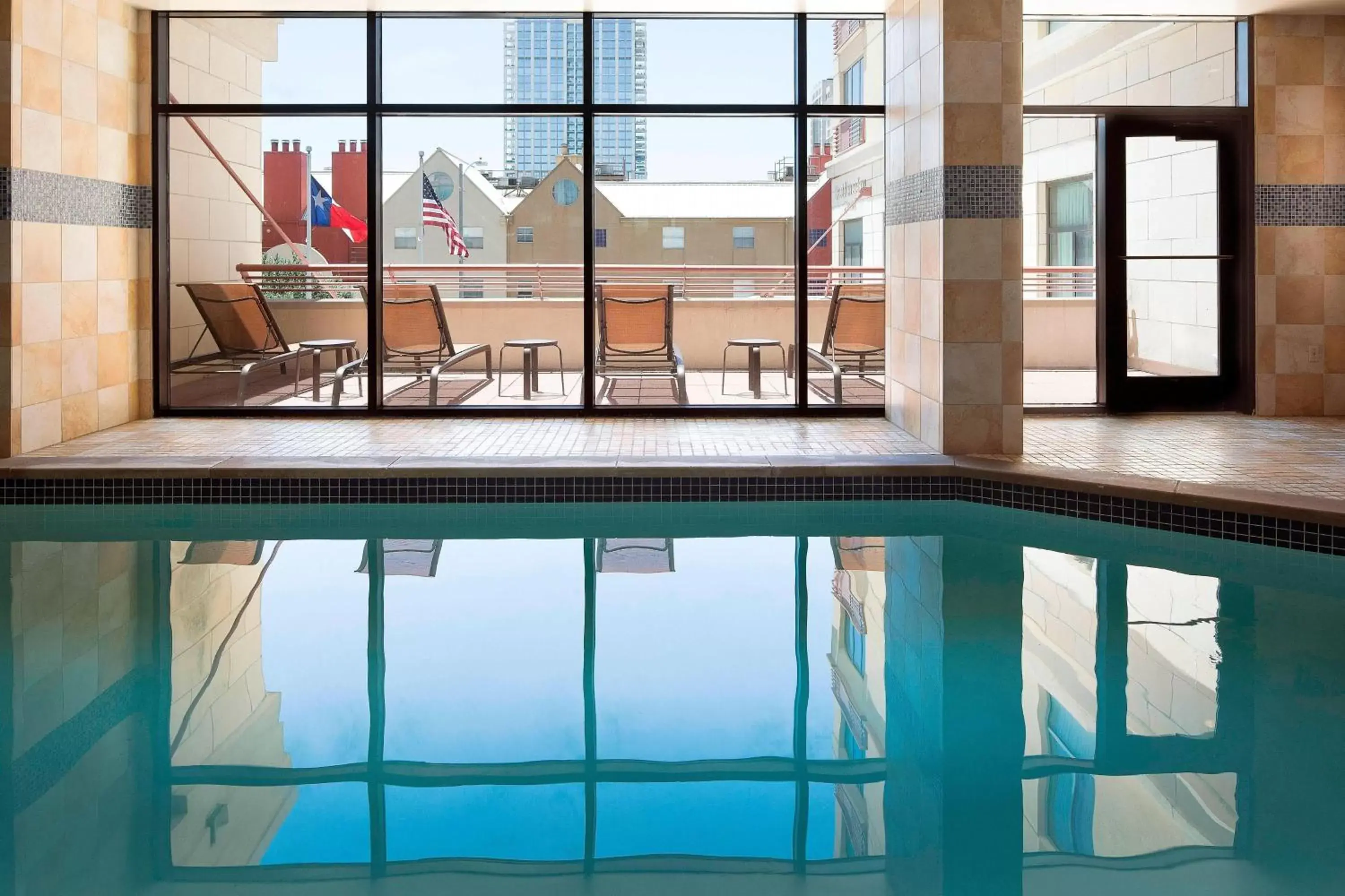 Swimming Pool in Courtyard Austin Downtown/Convention Center