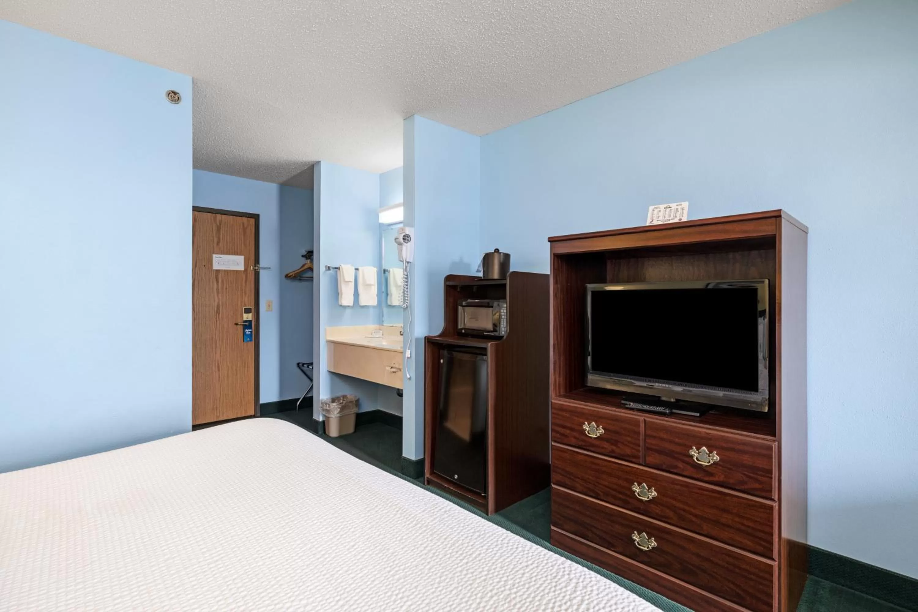 Bed in Days Inn by Wyndham Battlefield Rd/Hwy 65