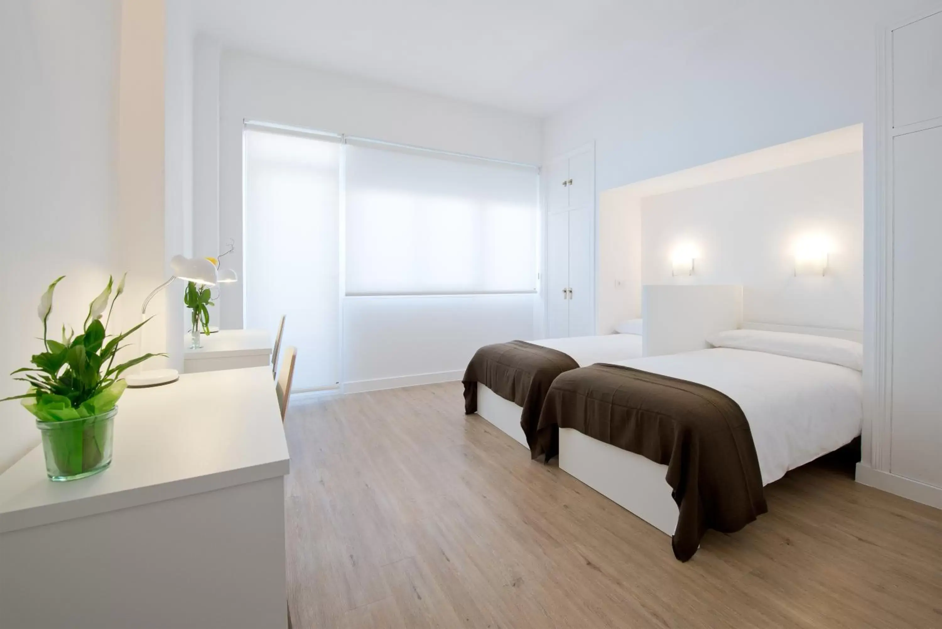 Photo of the whole room, Bed in NeoMagna Madrid
