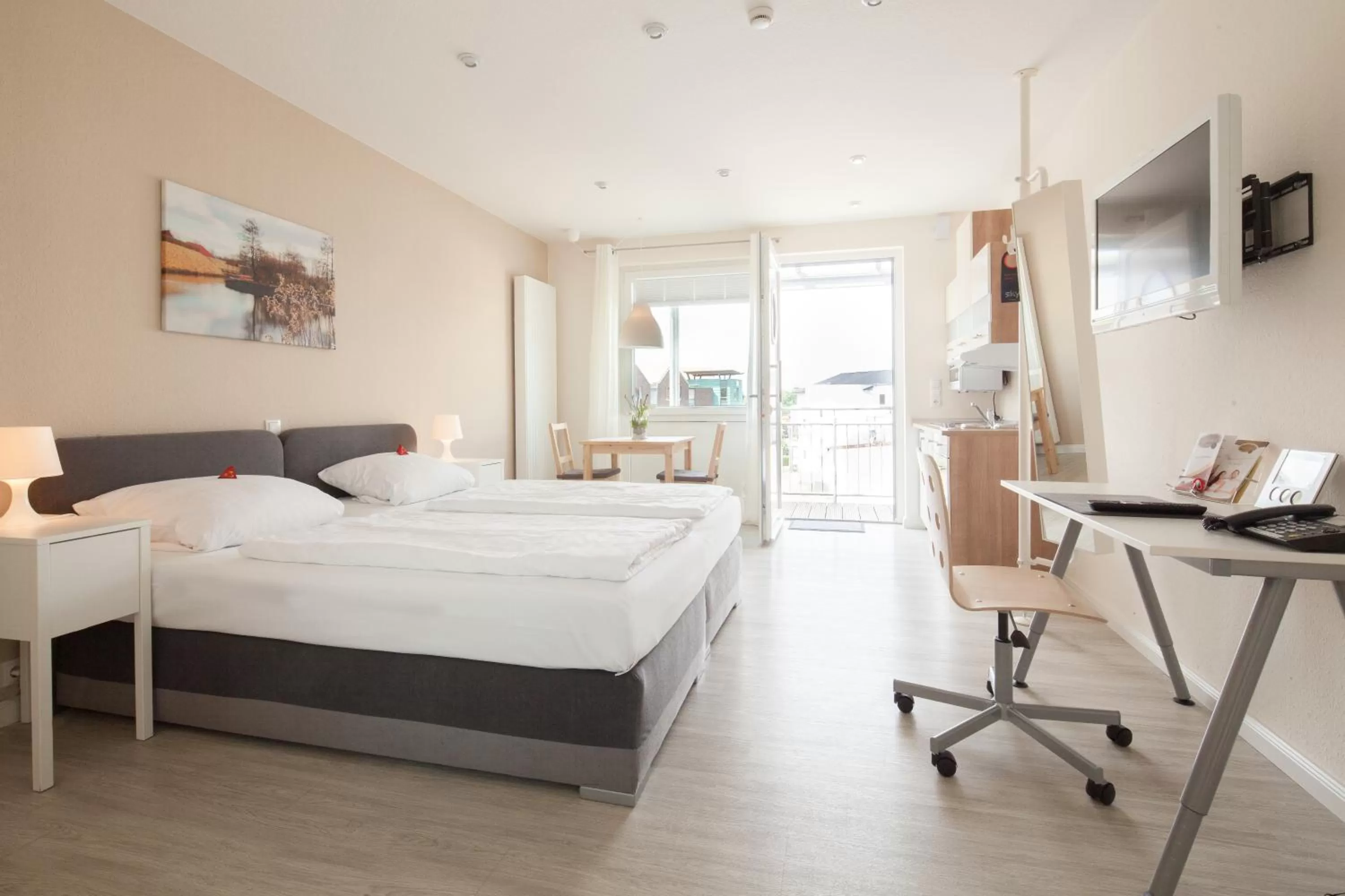 Photo of the whole room, Bed in Schäfers Hotel, Self-Check-in, Cafe und Bäcker am Hotel