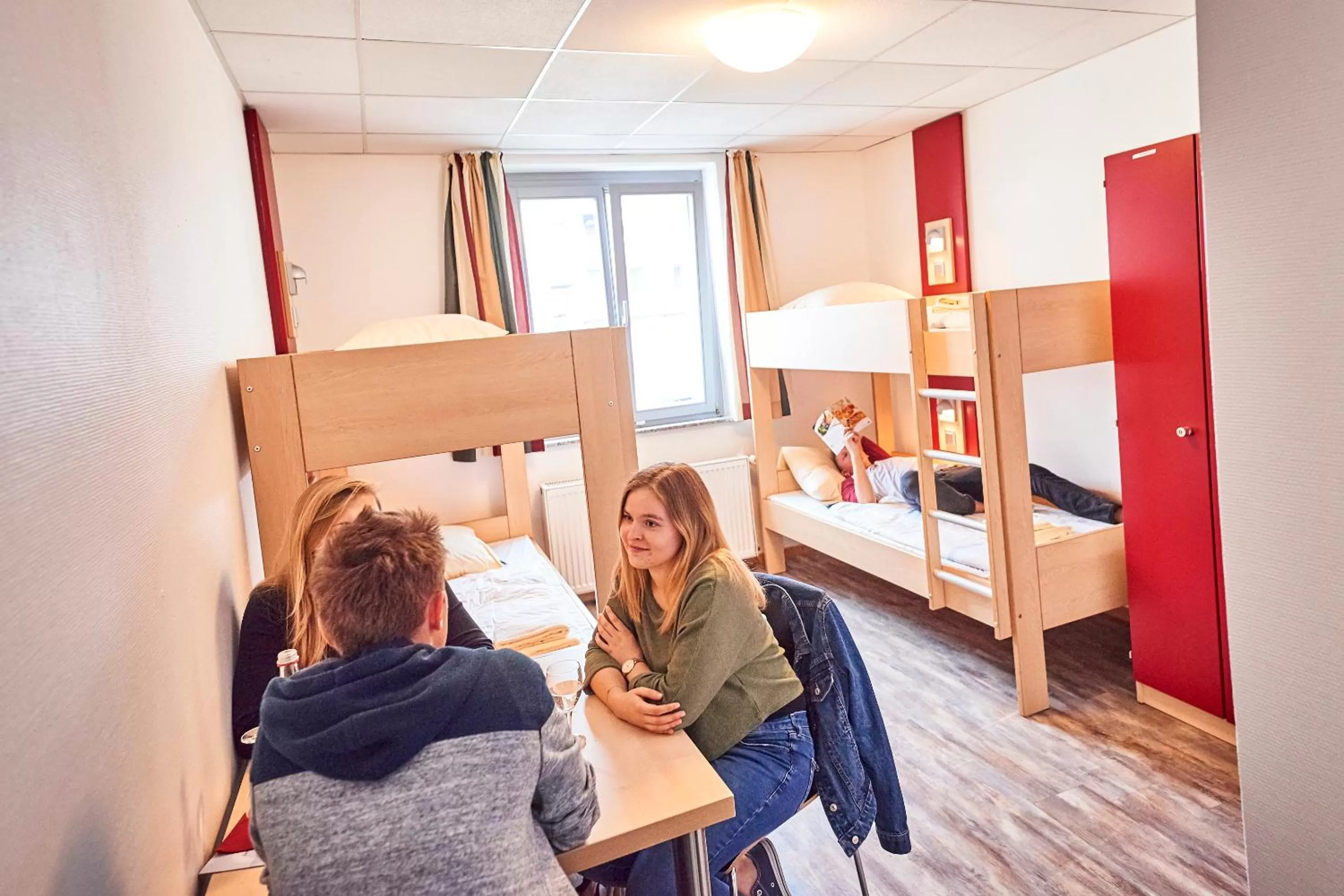 Photo of the whole room, Bed in DJH-Gästehaus Bermuda3Eck