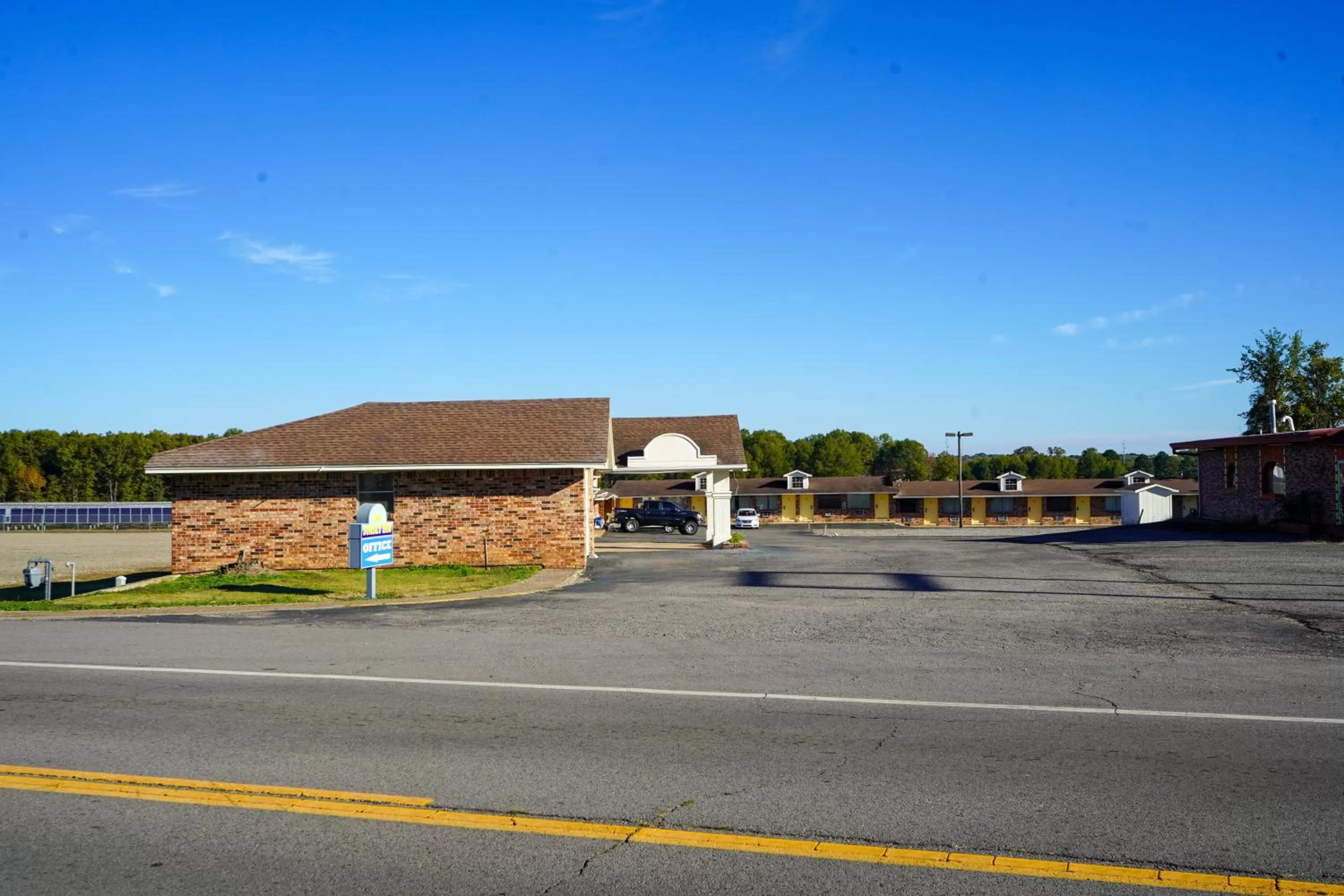 Property building in Sunset Inn Clarksville