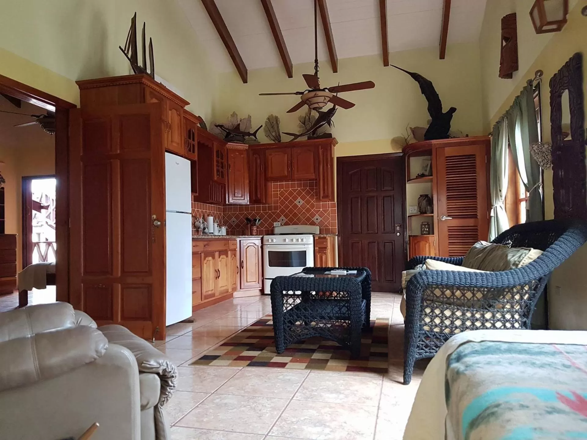 Kitchen or kitchenette in Alan's Paradise Hotel