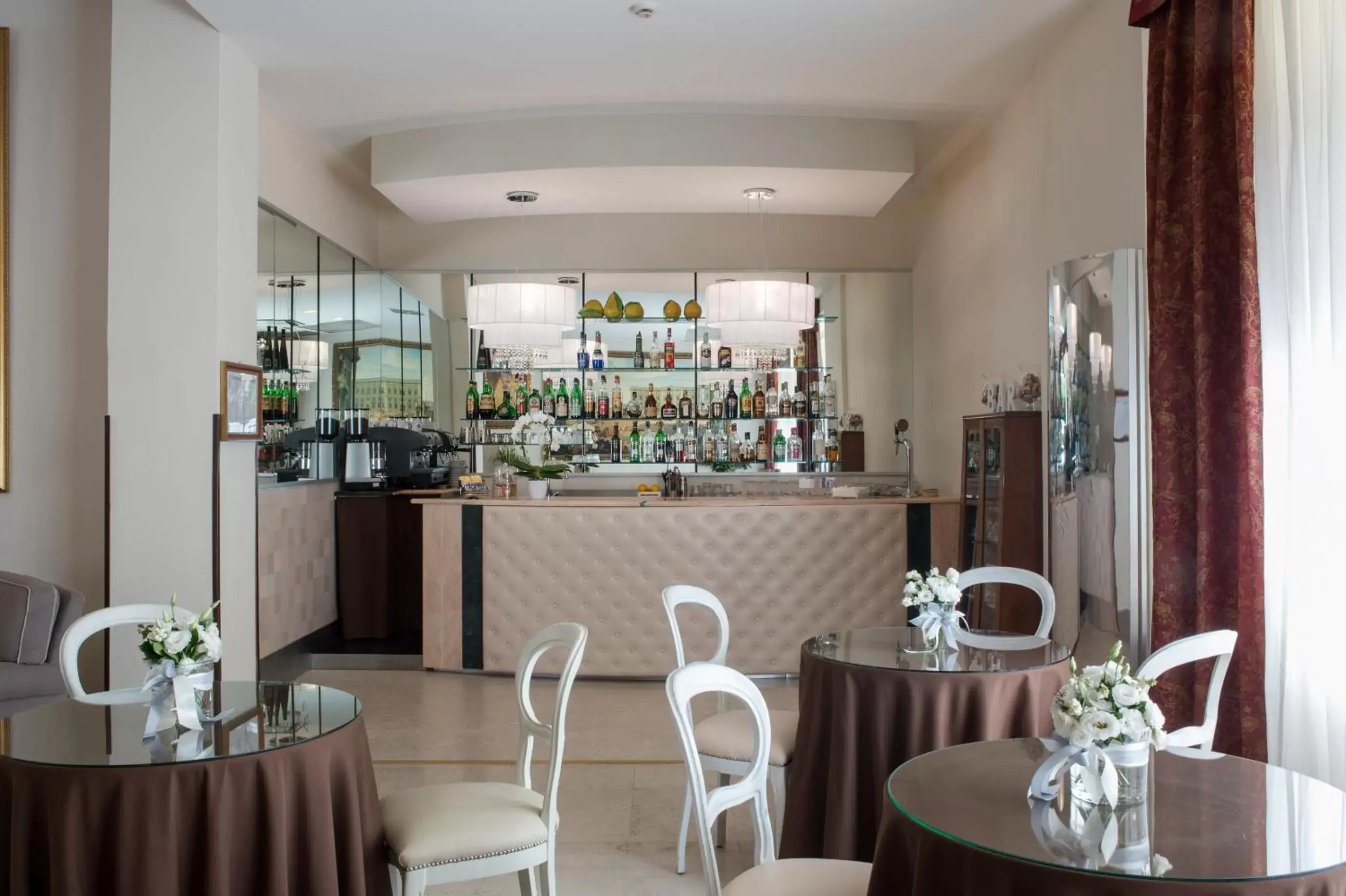 Lounge or bar, Restaurant/Places to Eat in Hotel Ariston & Spa