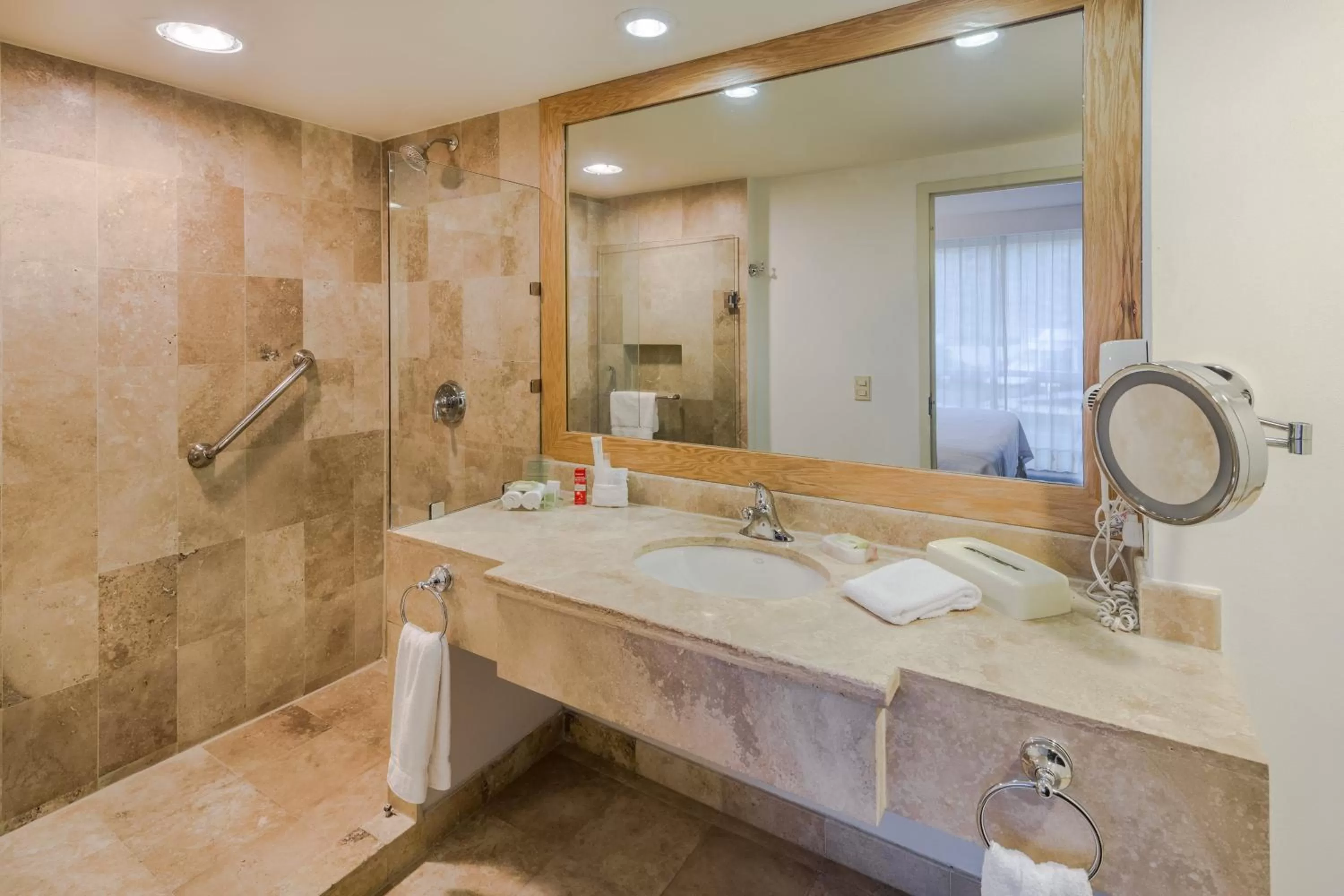 Bathroom in Holiday Inn Monterrey Valle by IHG