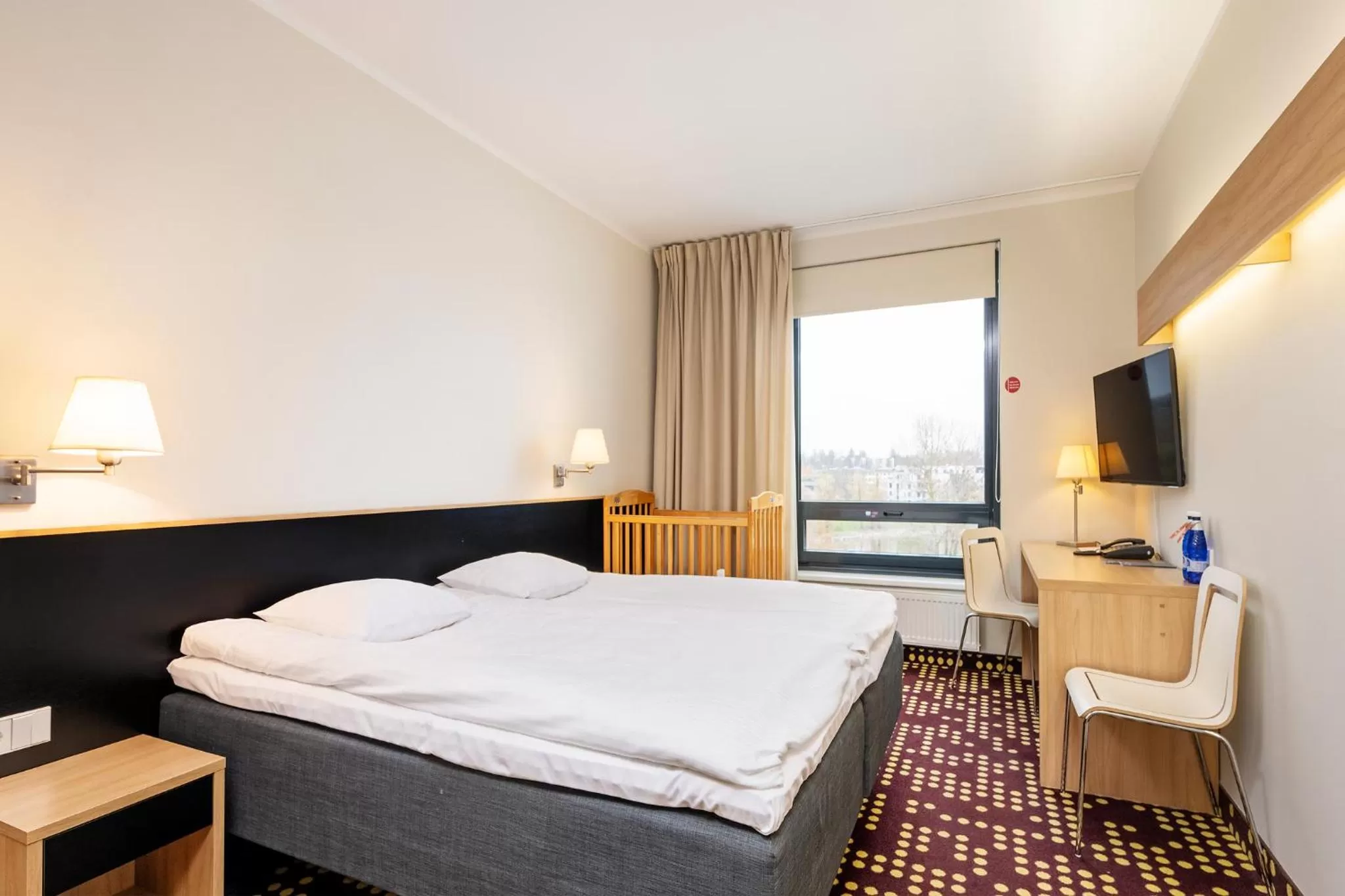 TV and multimedia, Bed in Dorpat Hotel