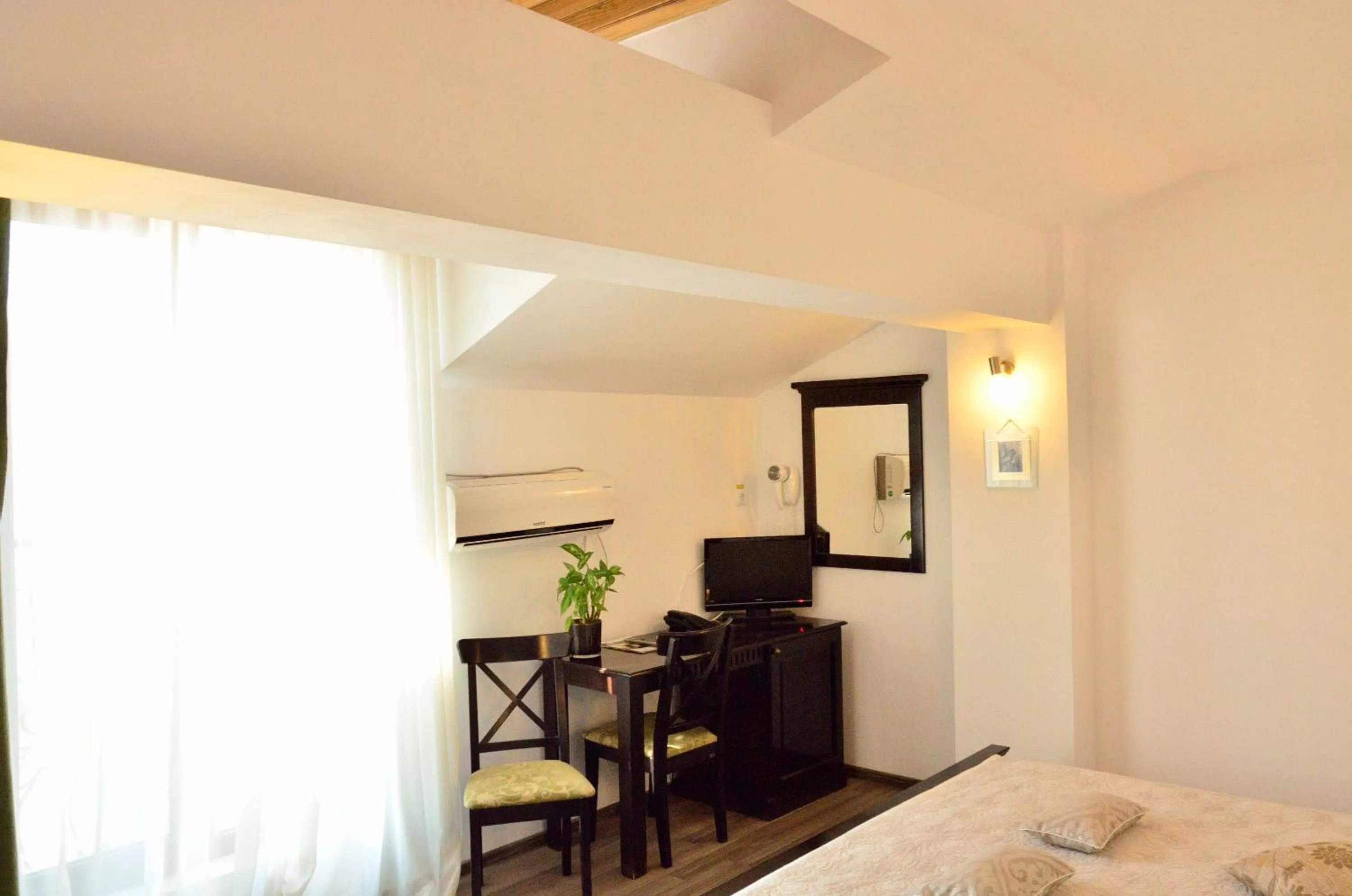 Photo of the whole room, Bed in Hotel Belleville