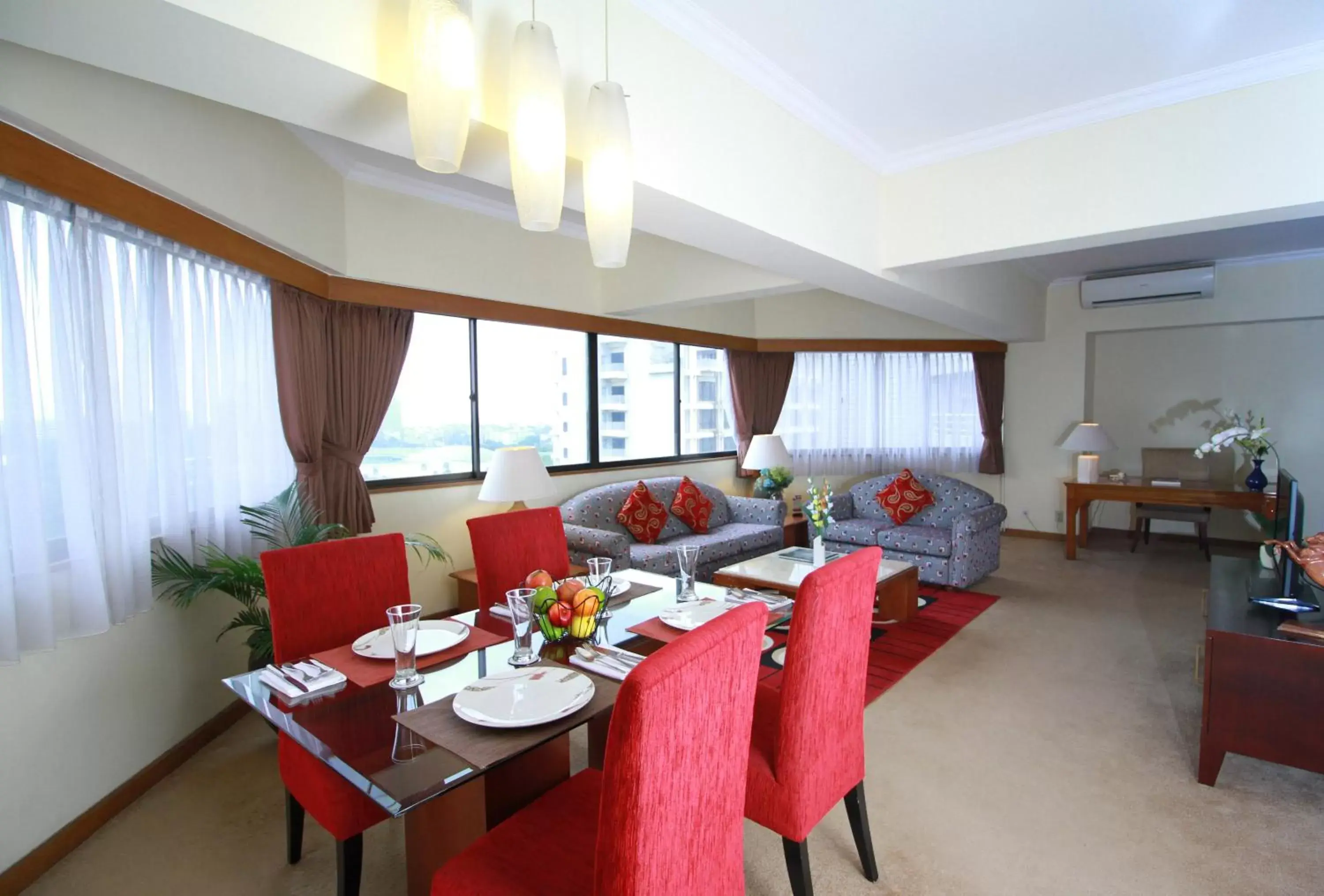 Living room, Dining Area in The Sultan Hotel & Residence Jakarta