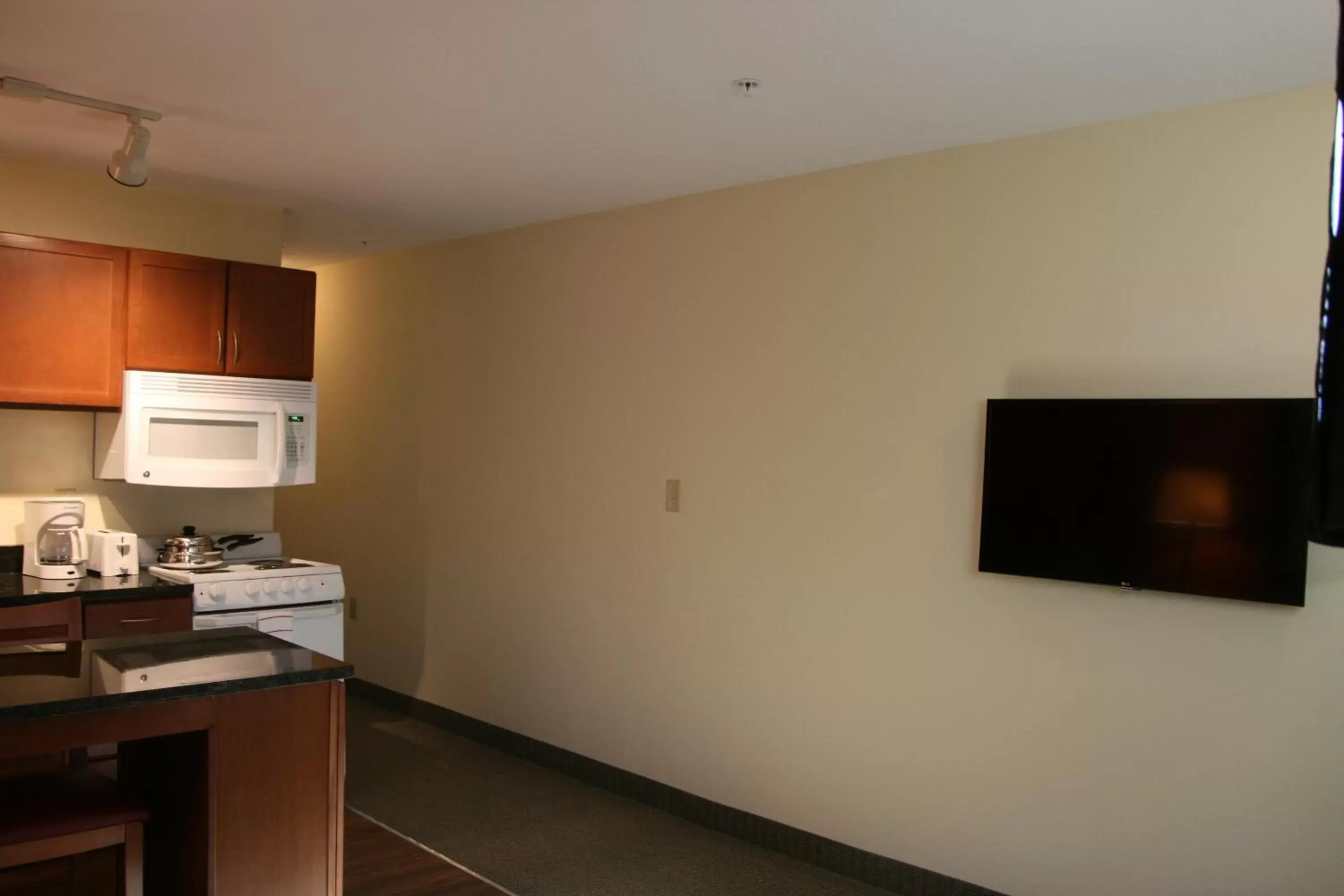 TV and multimedia, TV/Entertainment Center in Affordable Suites of America Stafford Quantico