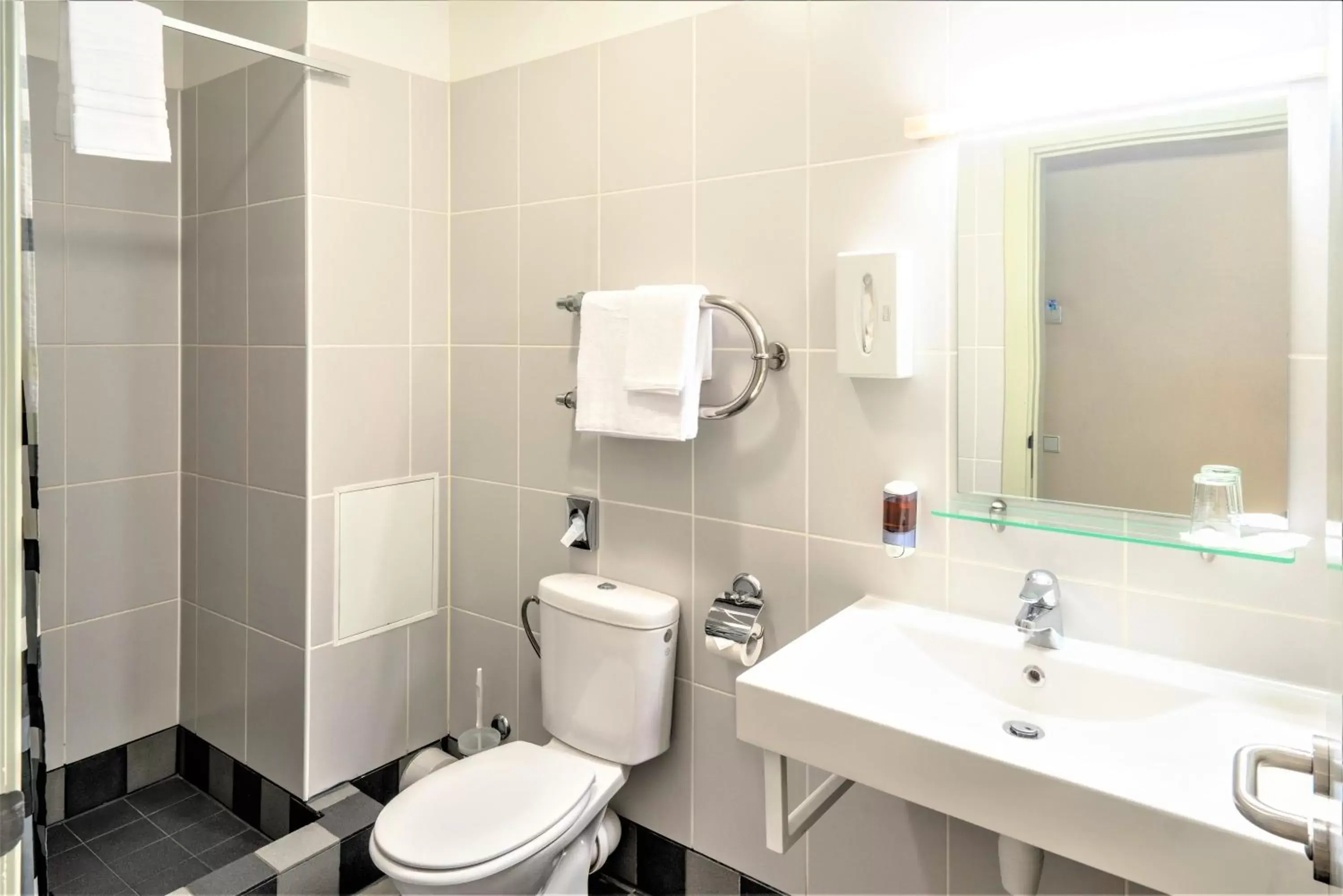 Shower, Bathroom in Rija Domus Hotel