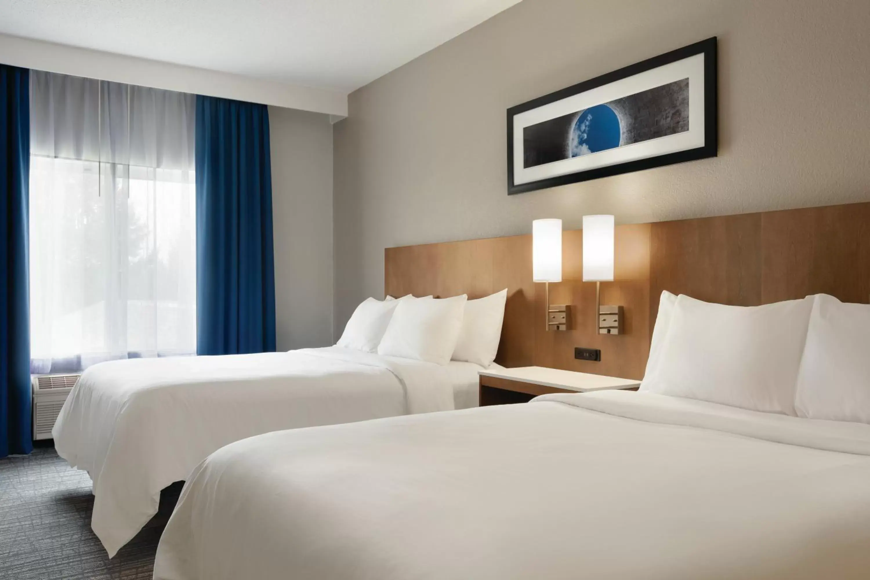 Bed in Radisson Hotel Ames Conference Center at ISU Bed in Radisson Hotel Ames Conference Center at ISU