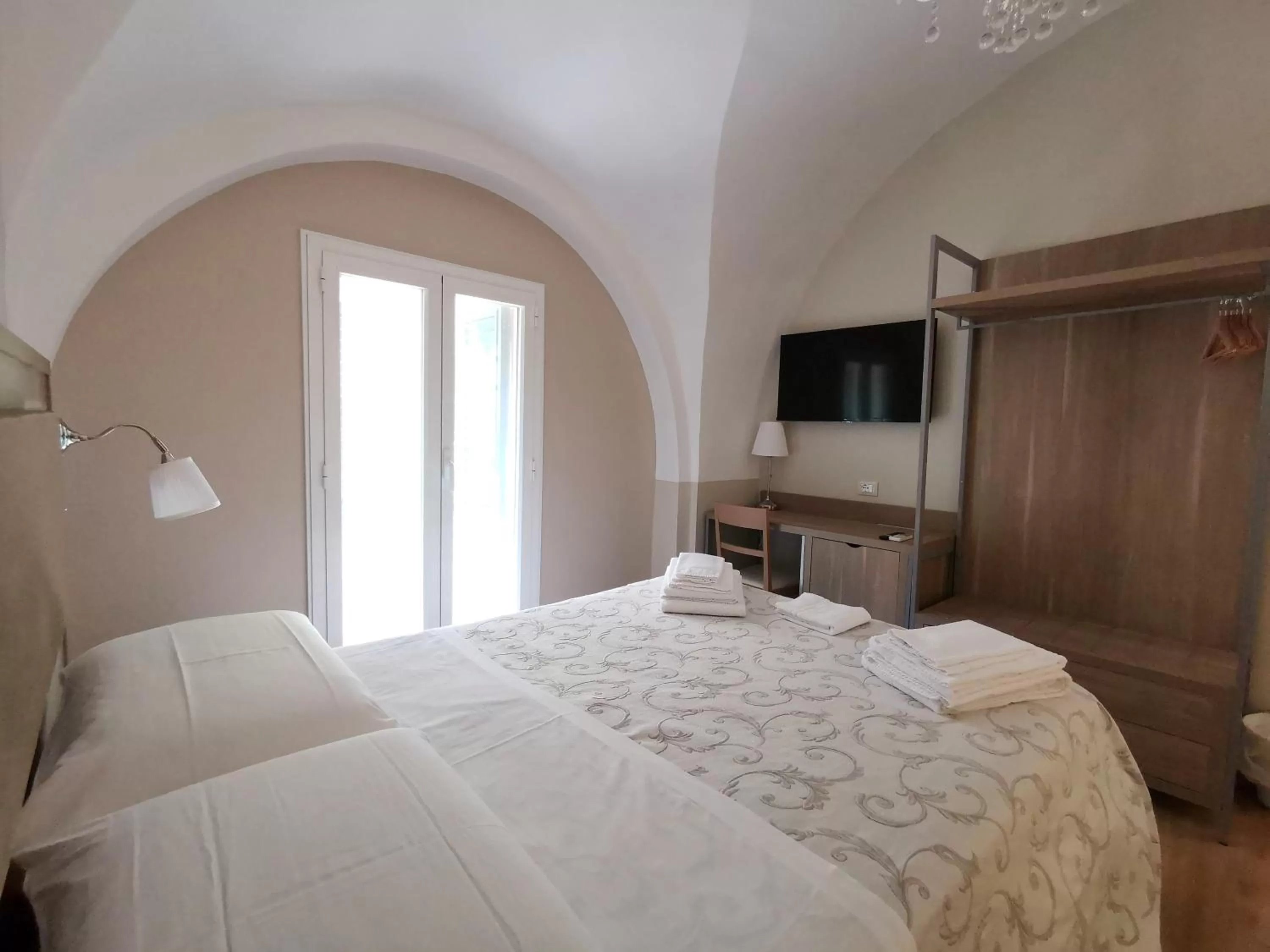 Photo of the whole room, Bed in Opera Relais 85