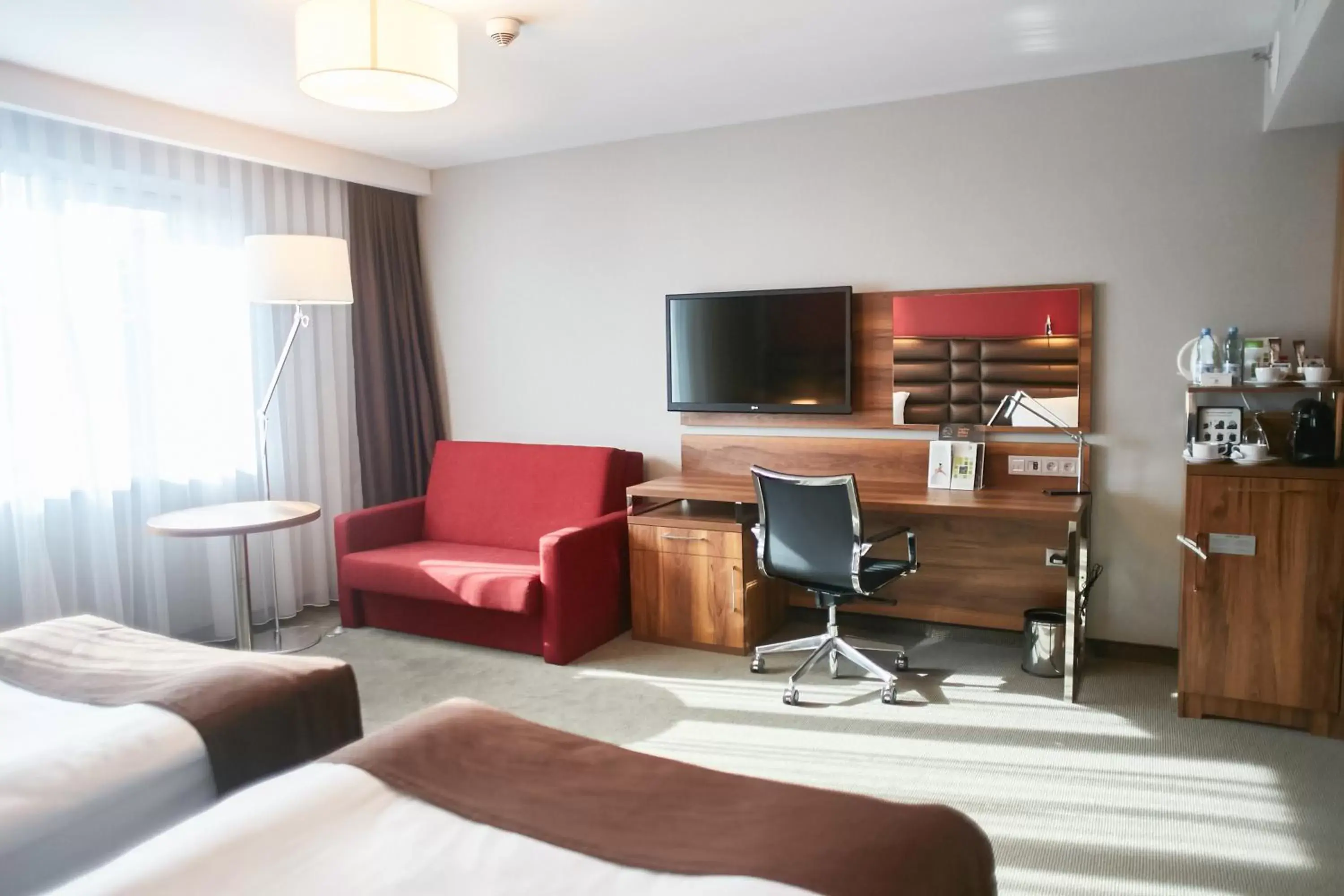 Photo of the whole room, TV/Entertainment Center in Holiday Inn Krakow City Centre, an IHG Hotel